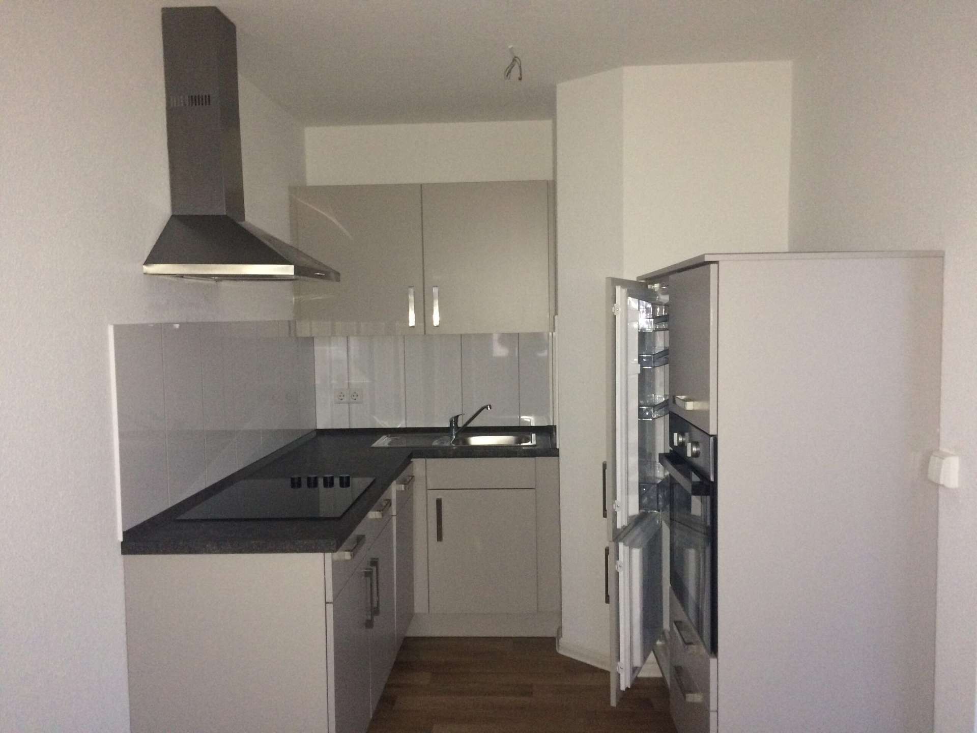 Wohnung mit Einbauküche! Erstbezug nach Sanierung! Ohne Kaution!