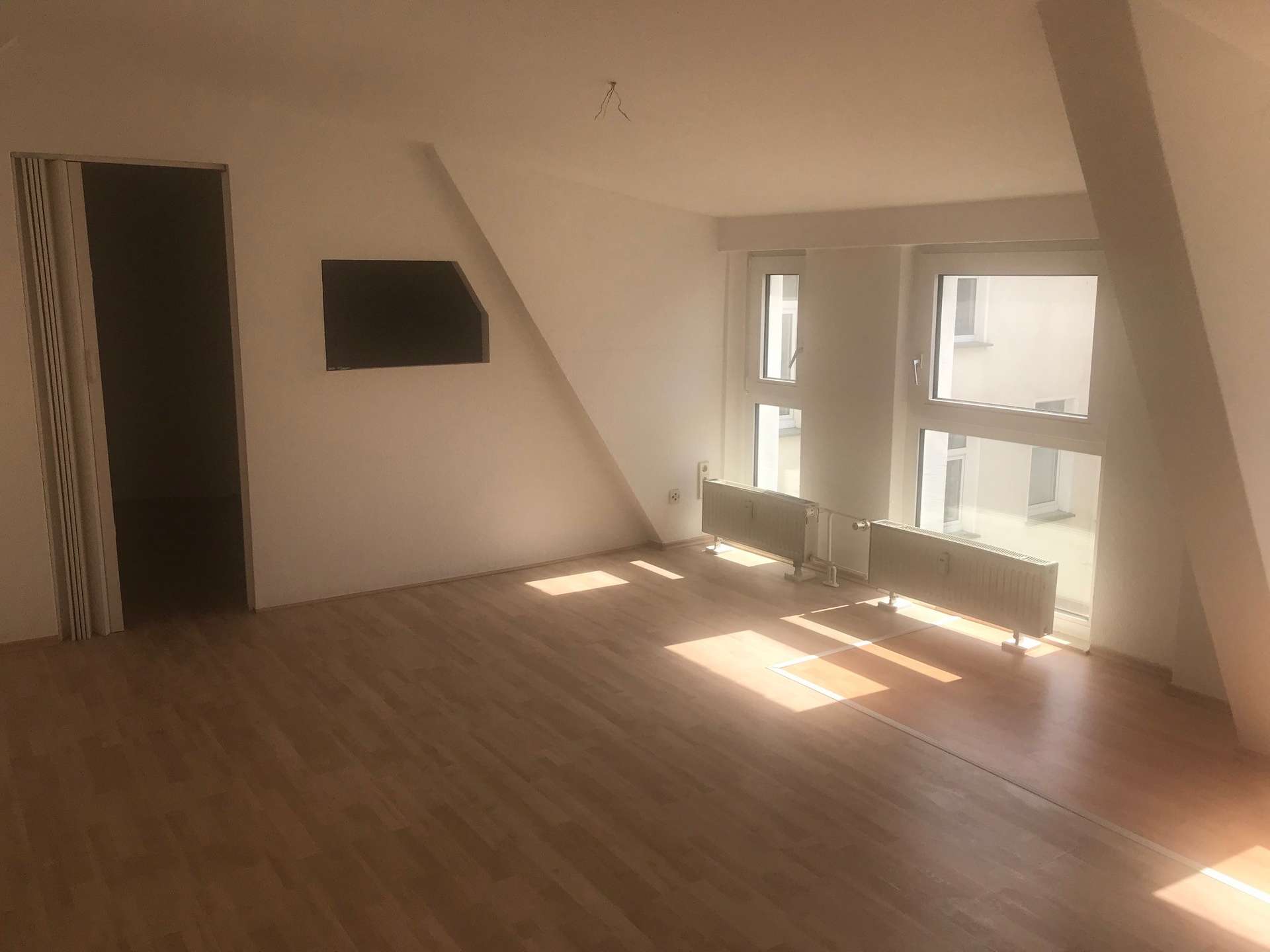 Für Singles und Studenten! Helle und ruhig gelegene Dachgeschosswohnung!