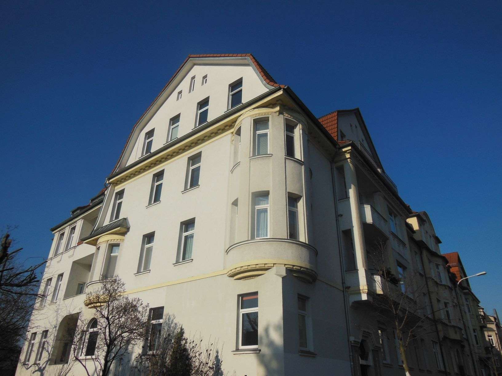 Helle 2-Raum-Wohnung mit Einbauküche im Hochparterre!
