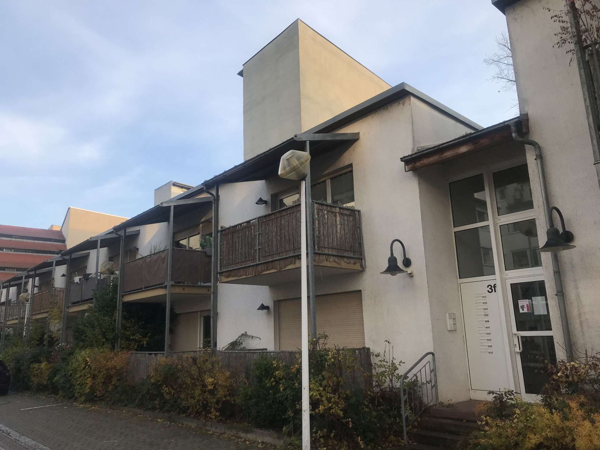 Apartment mit Einbauküche, Abstellkammer und Balkon!