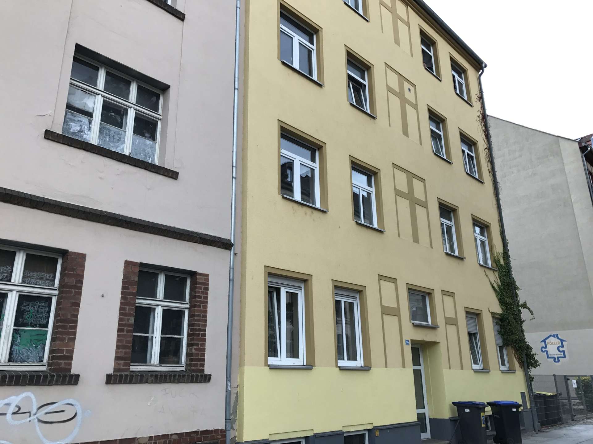 Kleine gemütliche Wohnung, Küche mit Fenster, Bad mit Wanne!