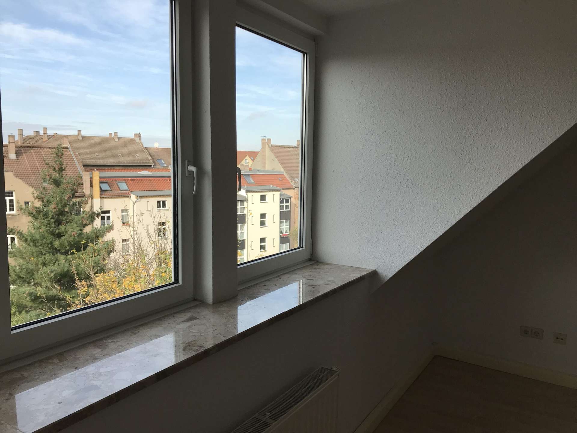 Bezugsfertige Dachgeschosswohnung mit herrlicher Aussicht wartet auf neue Mieter!