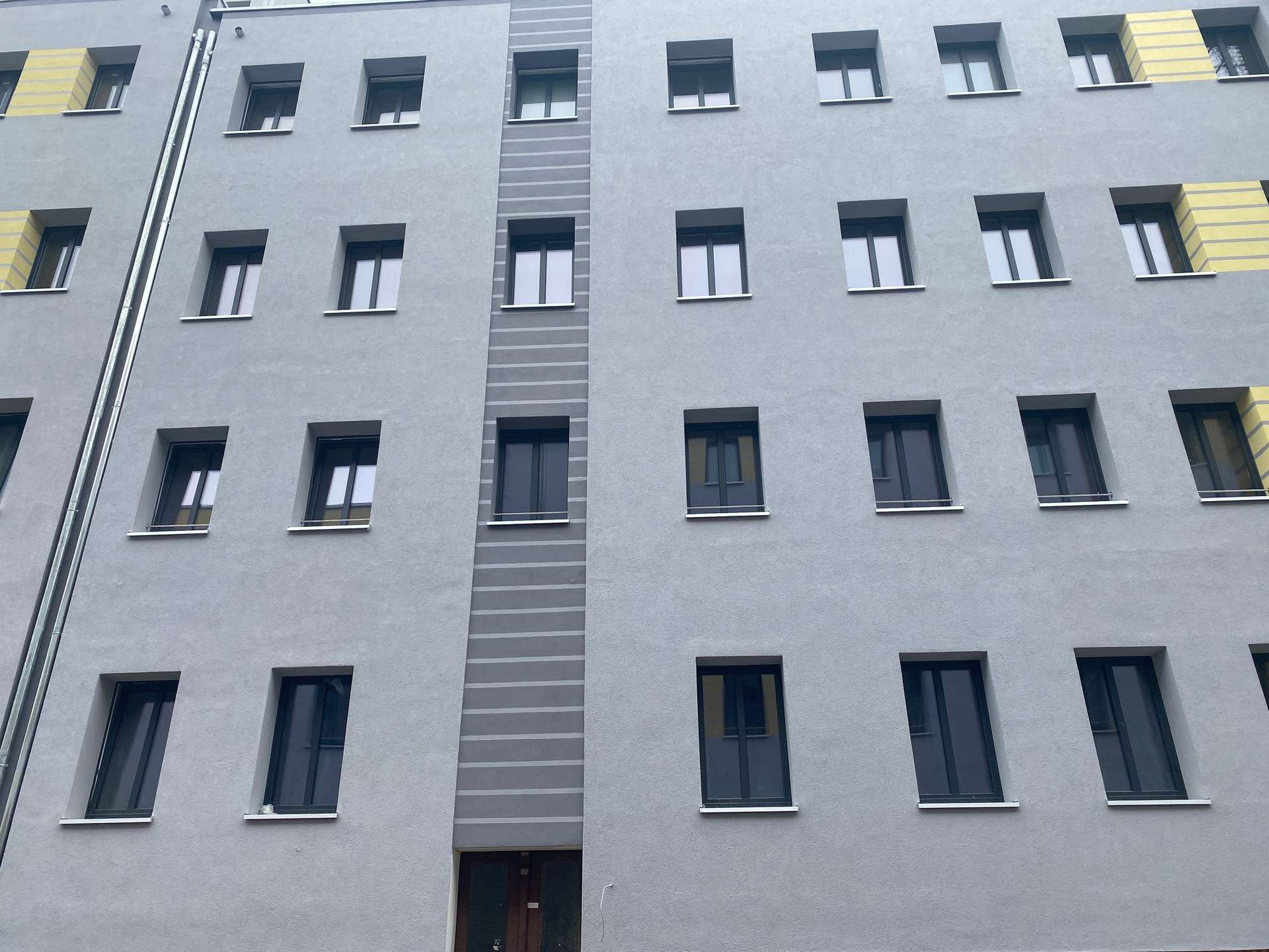 Schön geschnitte 3-Raumwohnung, Erstbezug nach Sanierung mit Aufzug, großen Bad und Balkon!