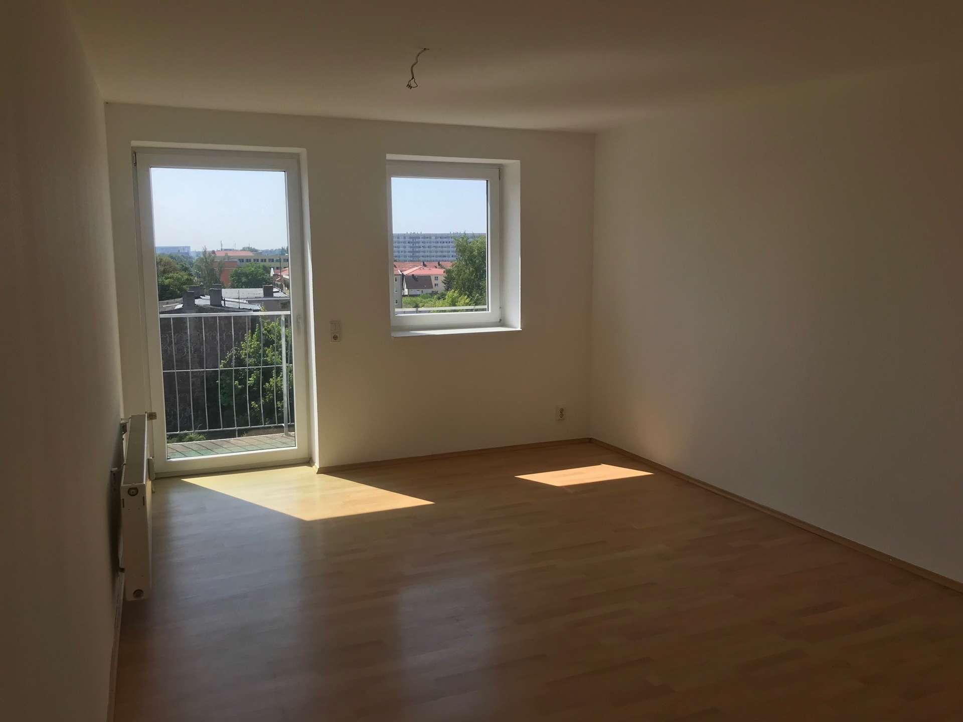 Helle WG geeignete Wohnung mit Balkon und Einbauküche!