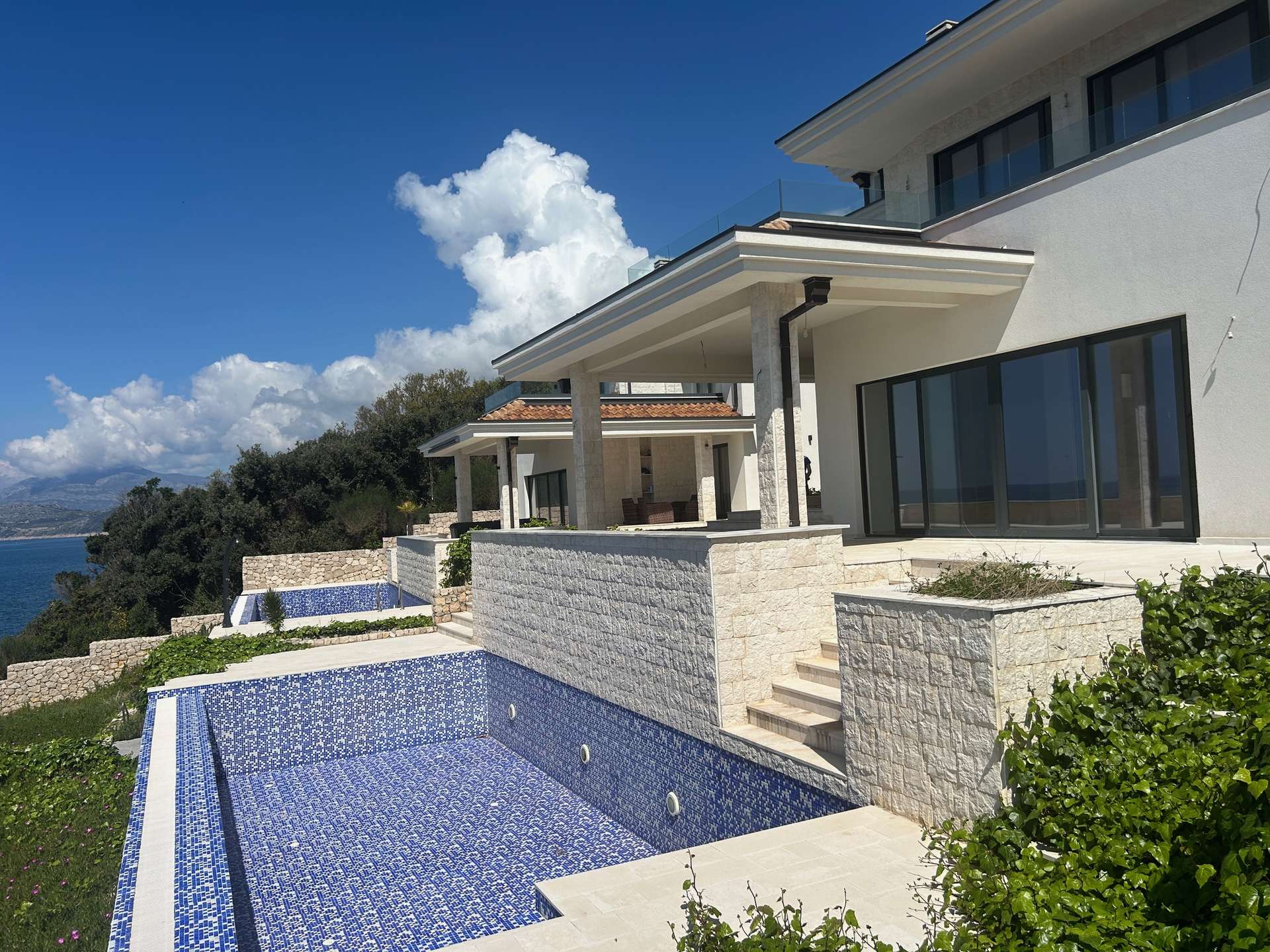 Exklusive Villa zur Selbstnutzung oder Ferienunterkunft in Montenegro, direkt an der Adria zu verkaufen! – Bild 4