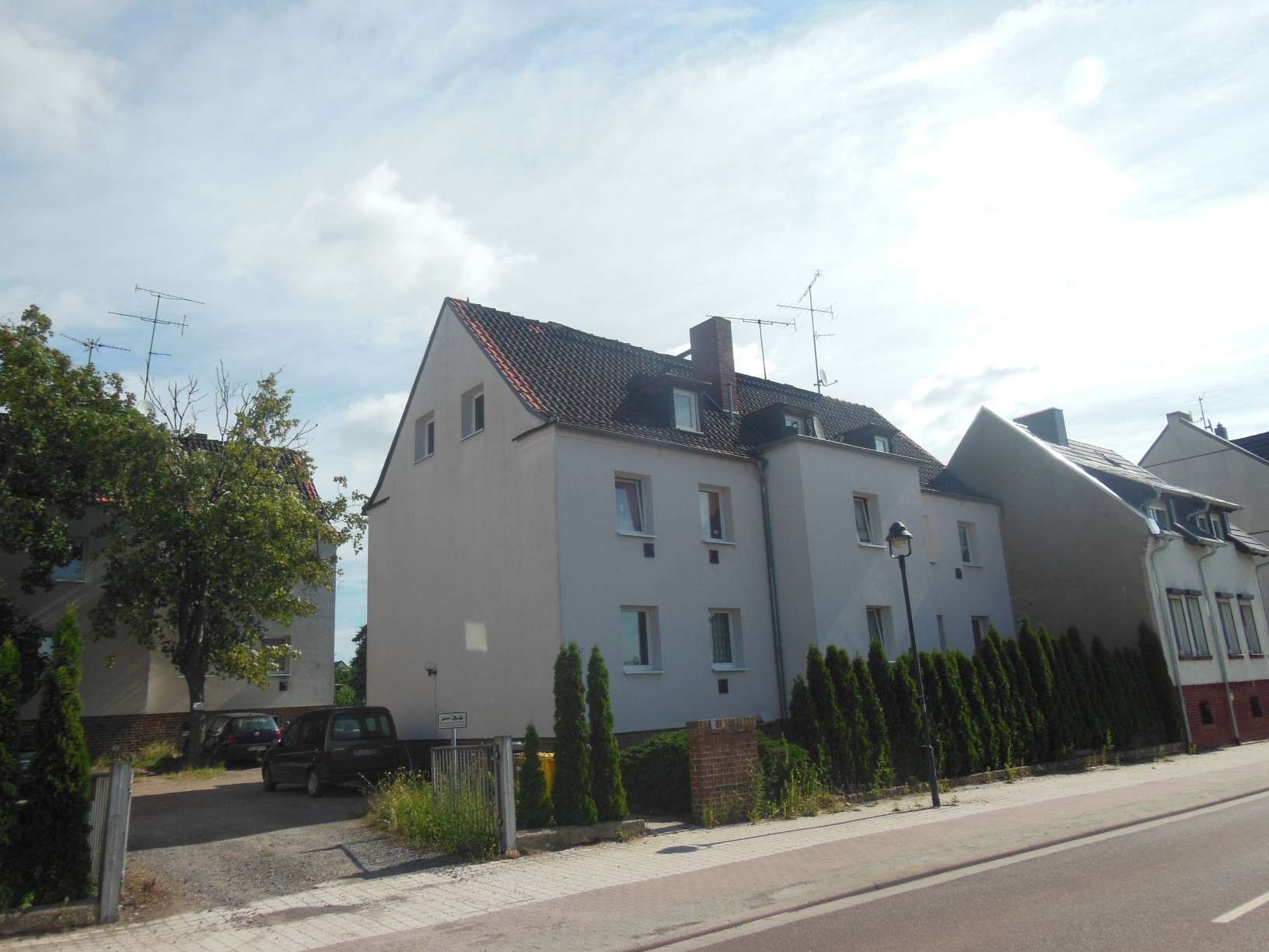 Wohneigentums-Anlage mit Gärten und Garagen zum Neugestalten!