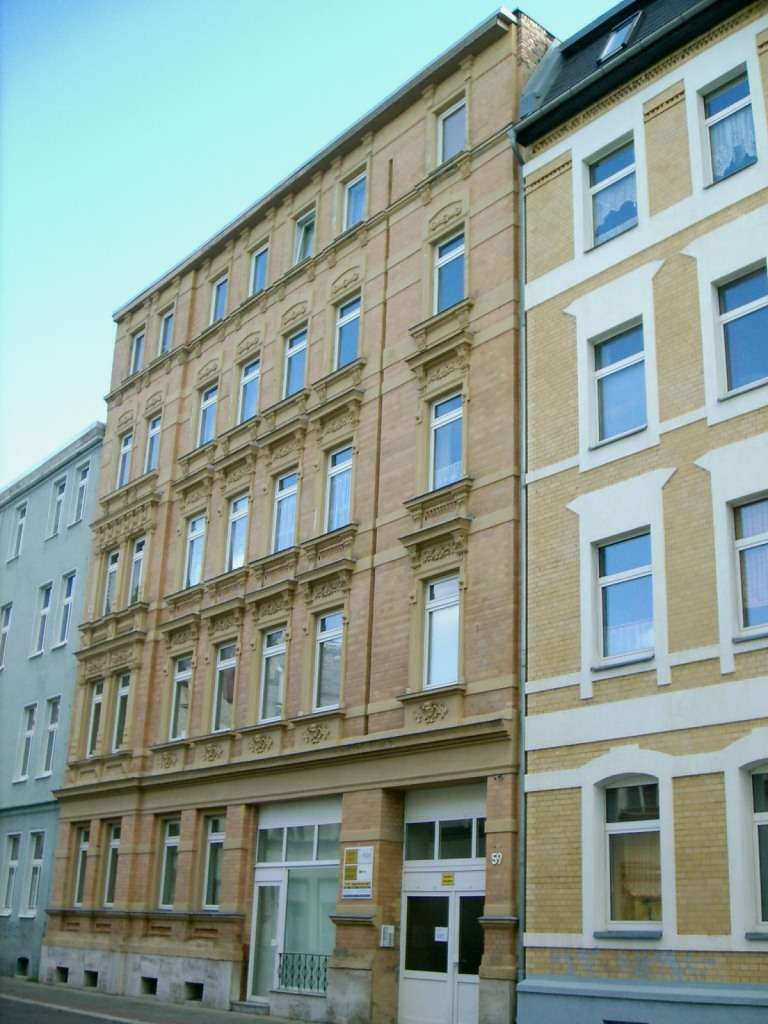 Wohntraum im DG mit Sichtbalken und Einbauküche!