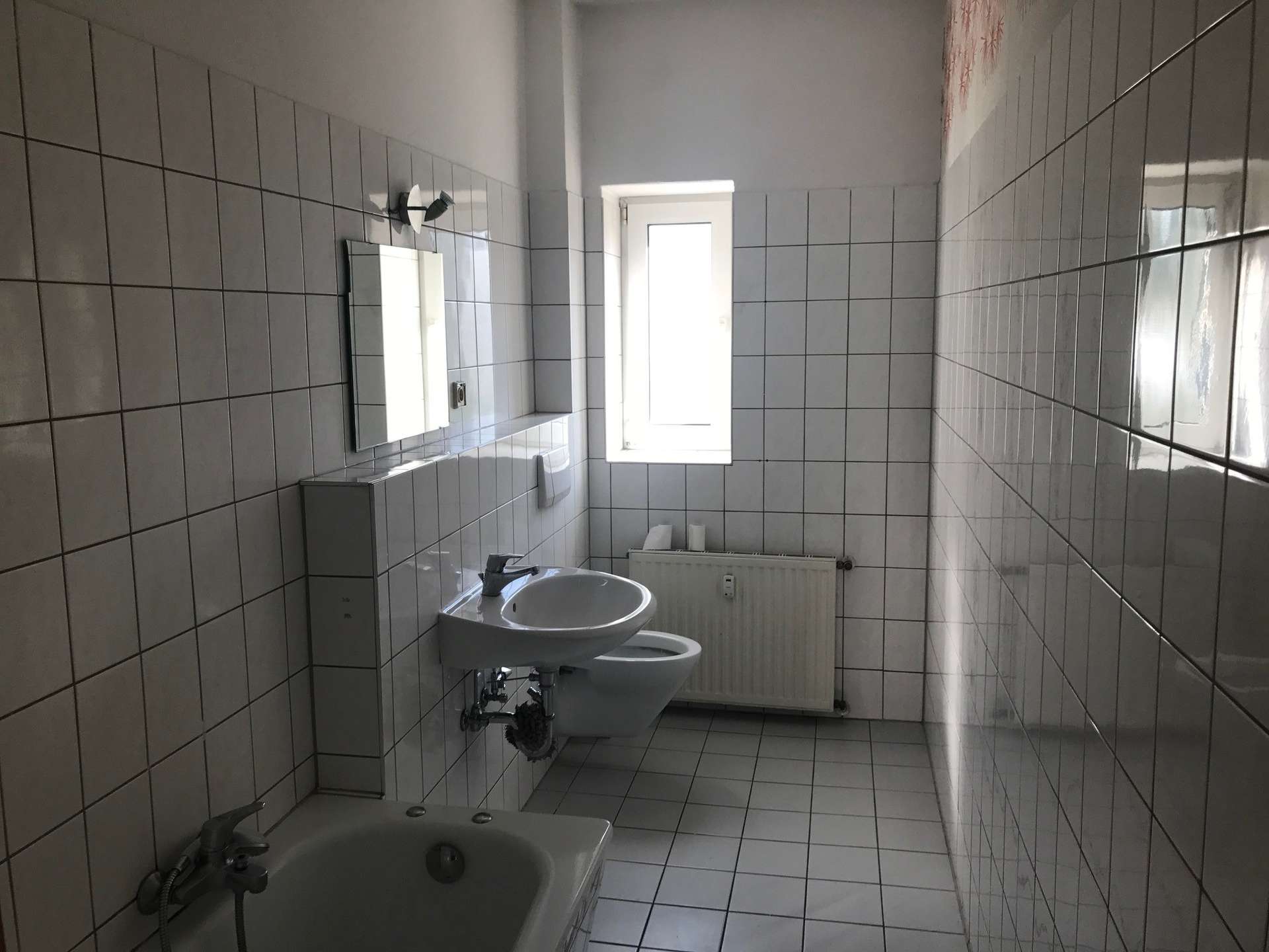 Farbenfrohe Wohnung sucht Handwerker!