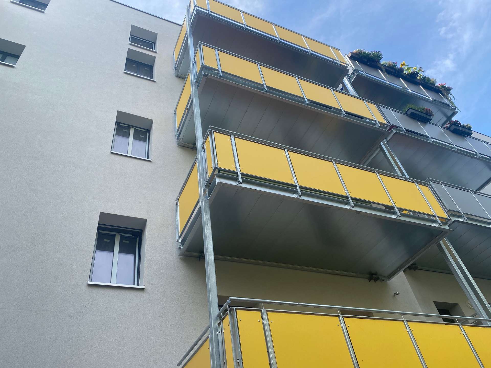 Maisonettewohnung mit Aufzug, Klimaanlage, Balkon, Dachterrasse u.v.m.!