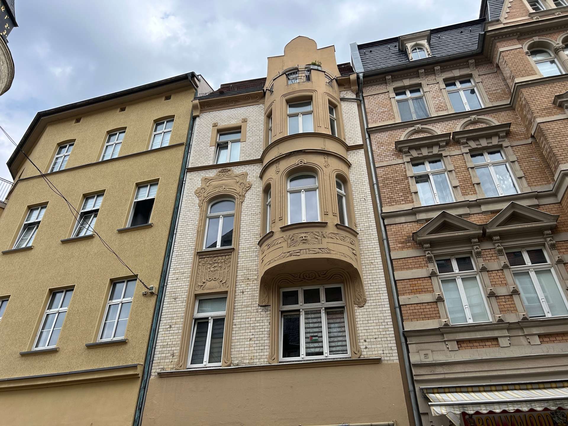 Gemütliche 2-Zimmer-Wohnung mit Erker im denkmalgeschützten Altbau