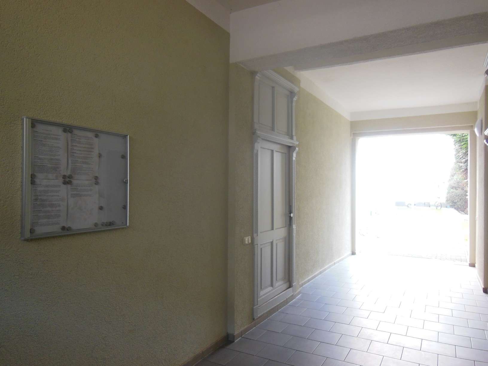 Bezugsfertige 2-Raum-Wohnung im Erdgeschoss mit Wannenbad!
