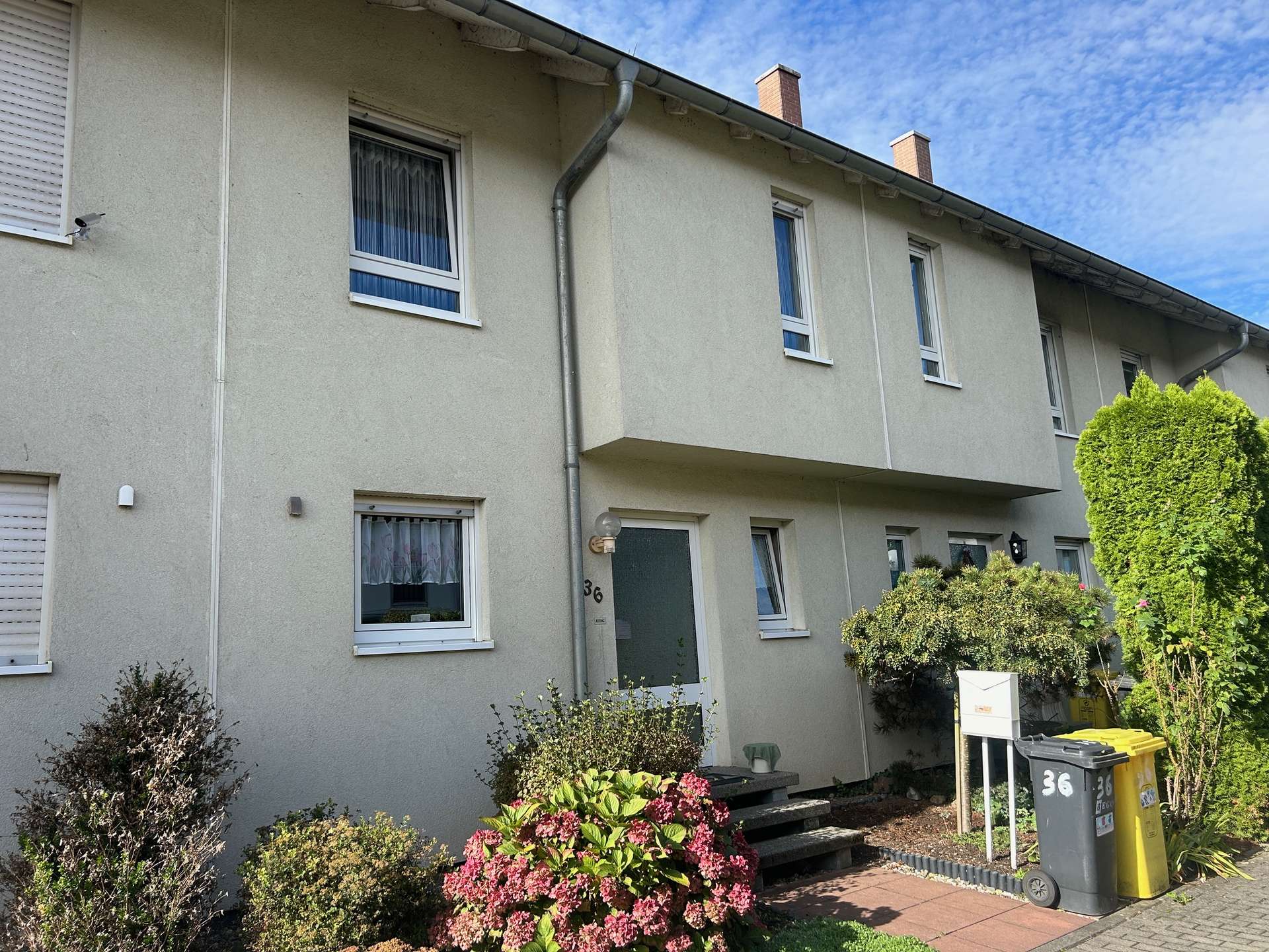 Verkauft! Gepflegtes, ruhig gelegenes Reihenmittelhaus mit Garage!