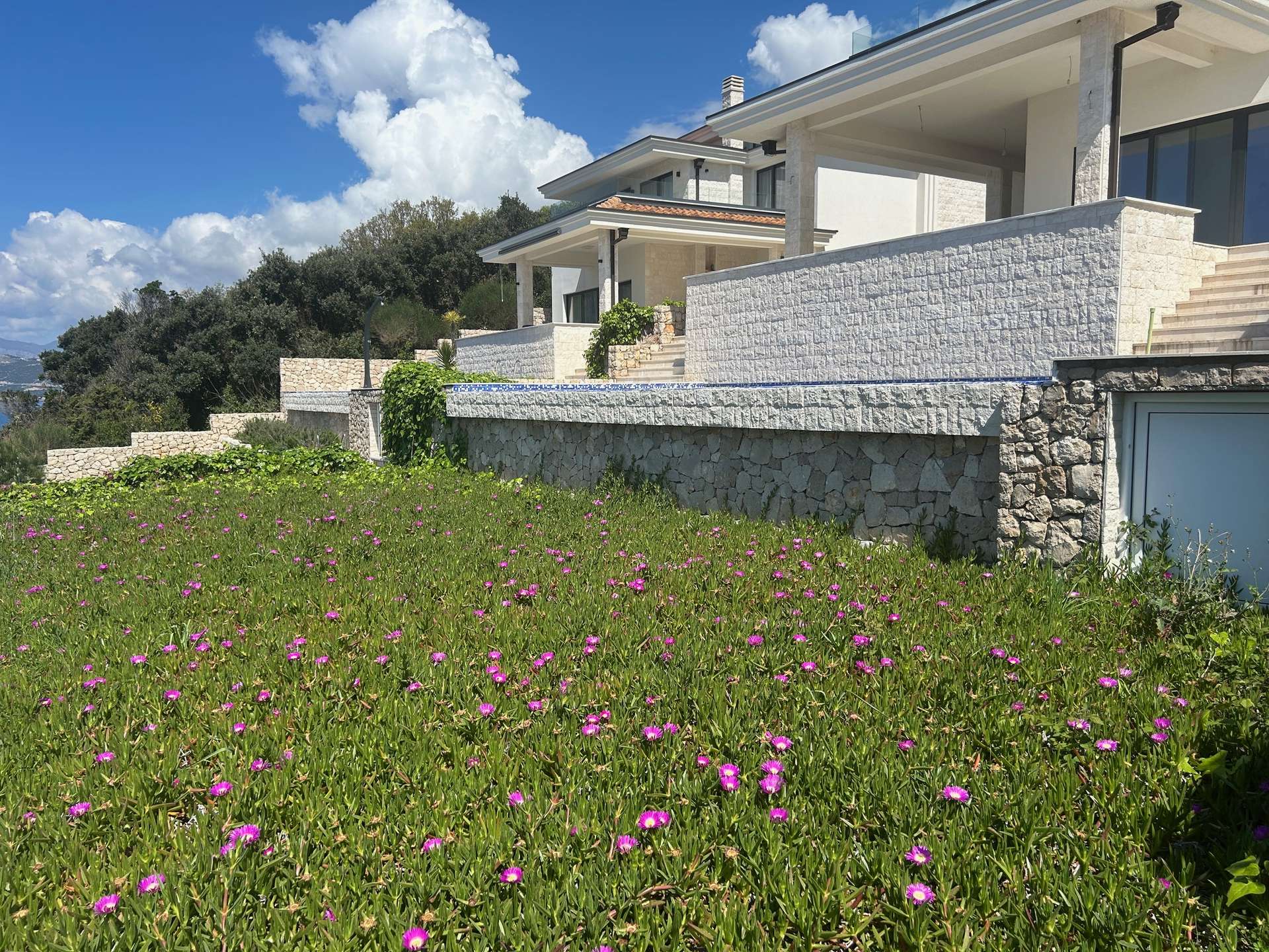 Exklusive Villa zur Selbstnutzung oder Ferienunterkunft in Montenegro, direkt an der Adria zu verkaufen! – Bild 5