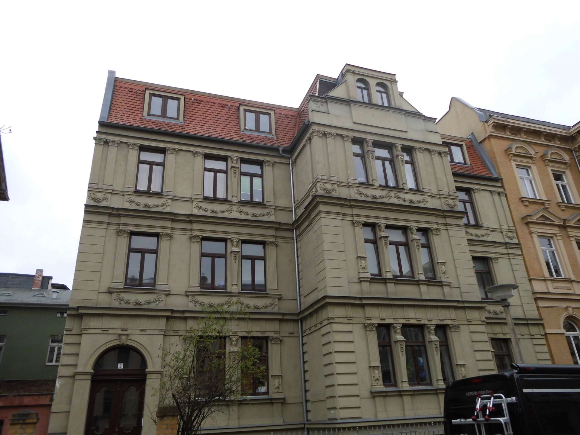 Schöne Dachgeschosswohnung in toller Lage mit Balkon!