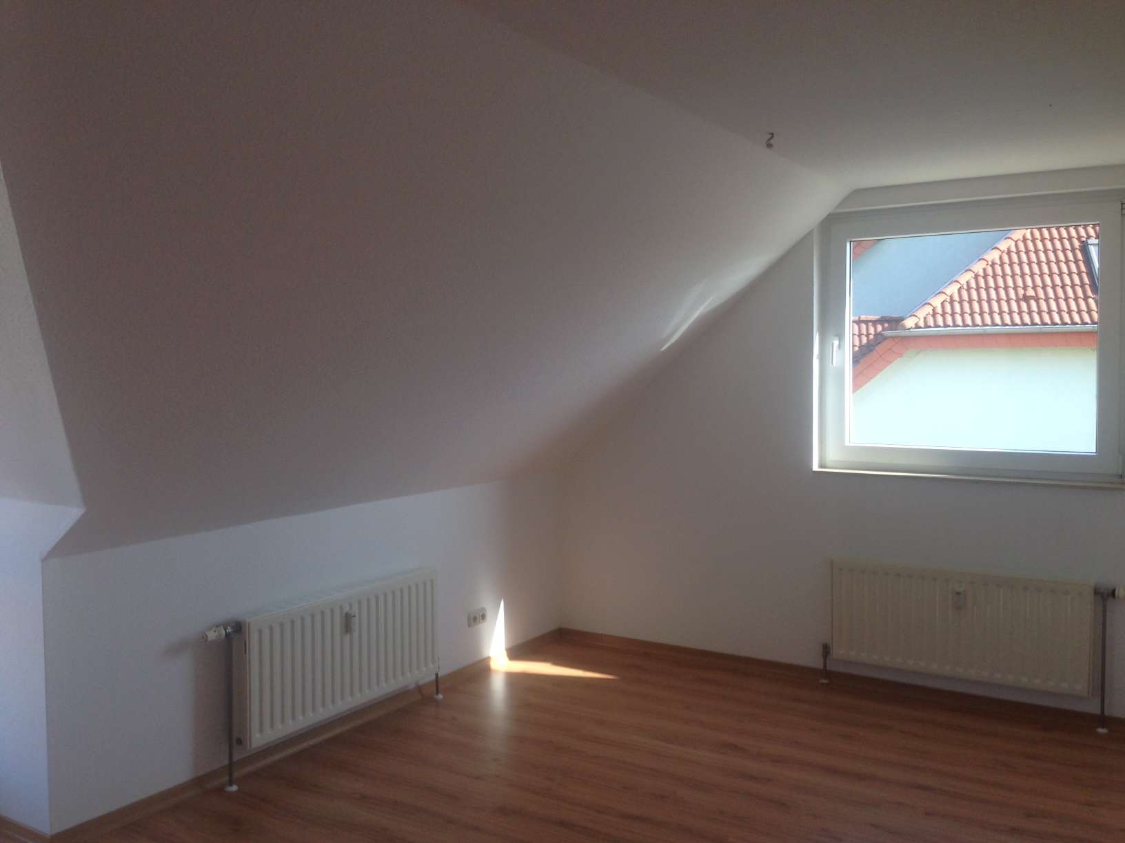 Wunderschöne Dachgeschoss - Wohnung mit Balkon und Einbauküche! überarbeitet NaL 13.01.17