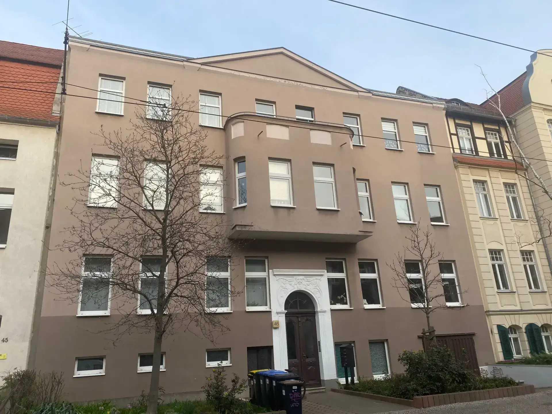 Großzügig wohnen mit Altbaucharme – 4 Zimmer in Toplage von Halle!