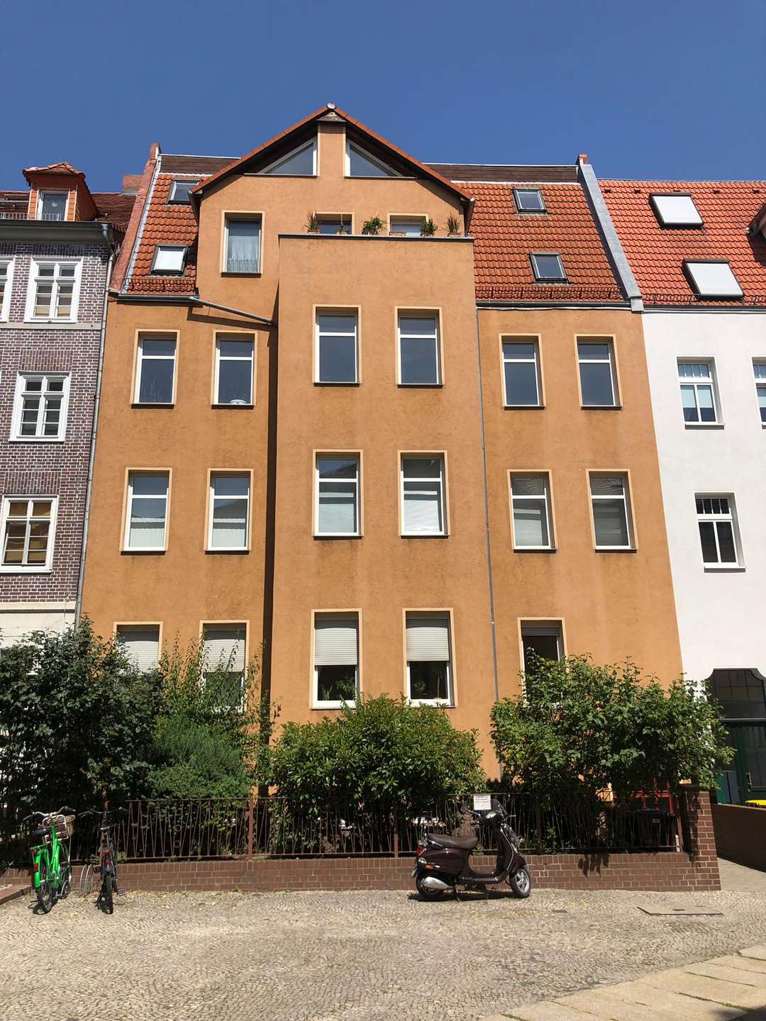 Erstbezug nach Umbau! Gäste WC, Tageslichtbad mit Wanne und Dusche!