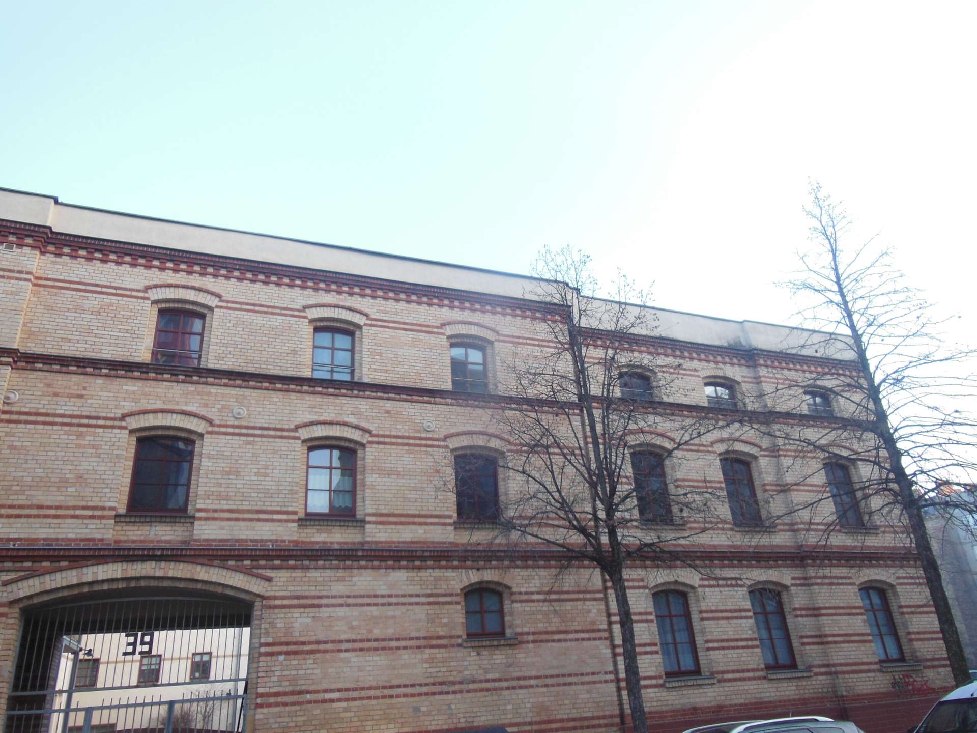 Geräumige Wohnung in Fabrikwohnanlage!