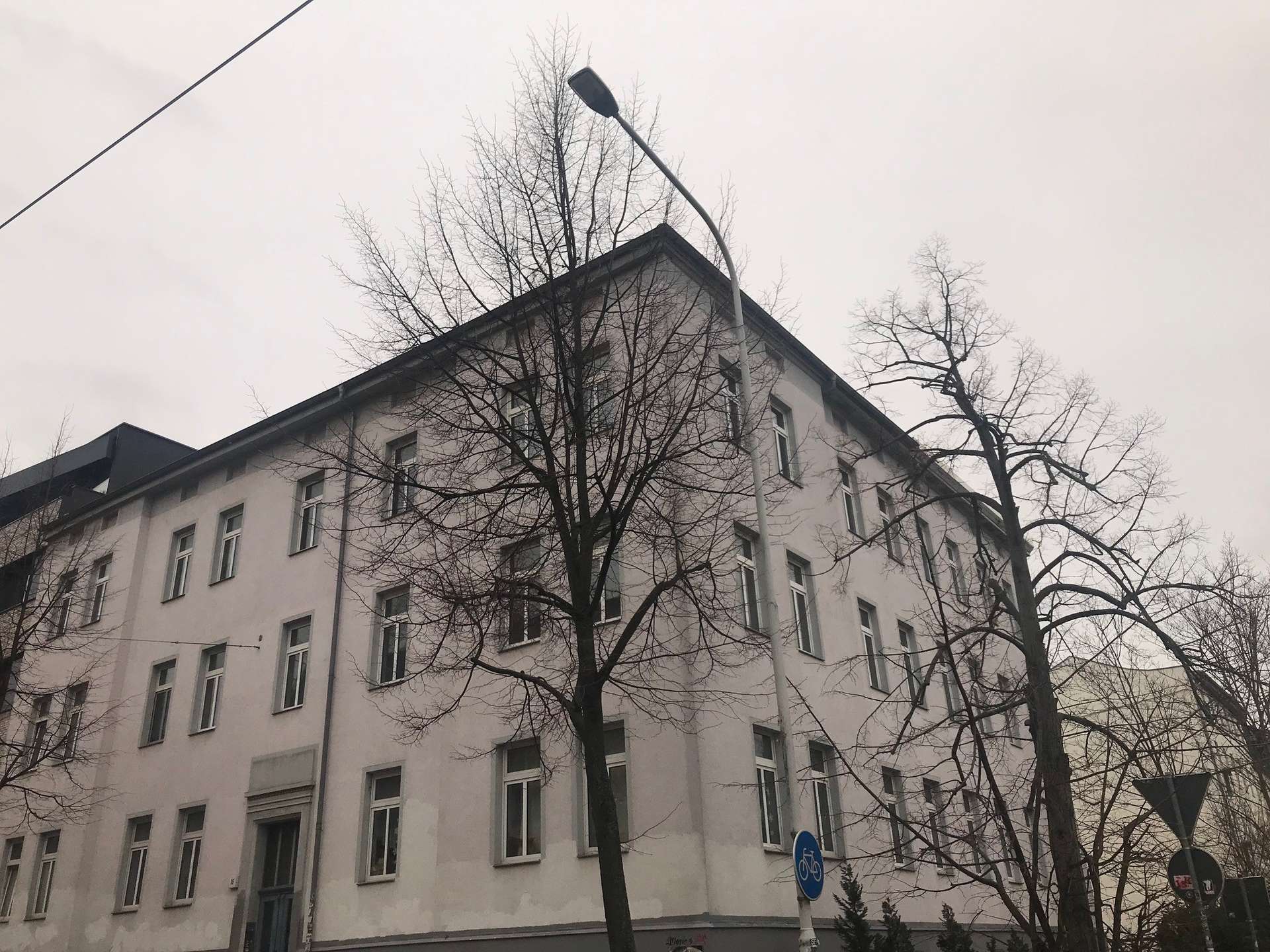 Schöne kleine Dachgeschosswohnung, Nähe Steintor mit Einbauküche!