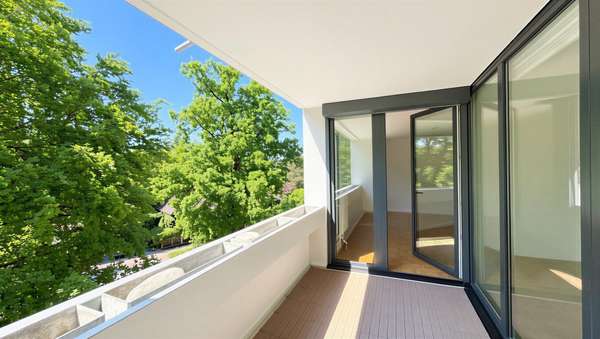 Stilvolle 3-Zimmer-Wohnung mit Balkon in Krailling