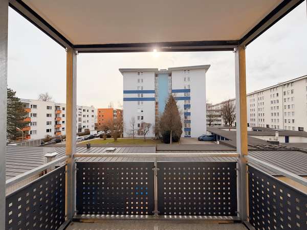 Schöne, vollständig sanierte 2,5 Zimmer Wohnung mit traumhaftem Ausblick