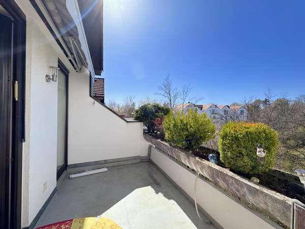 Zentrale 2-Zimmer Dachgeschosswohnung mit Sonnenbalkon und vielseitig nutzbarem Speicherraum