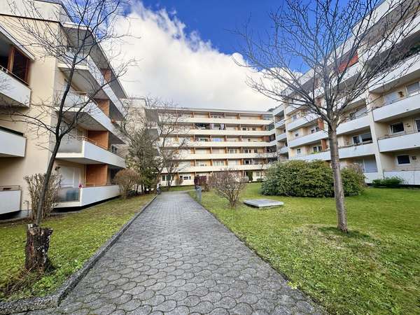 Schöne 1,5 Zimmer Wohnung mit sonnigem Balkon in zentraler aber ruhiger Lage