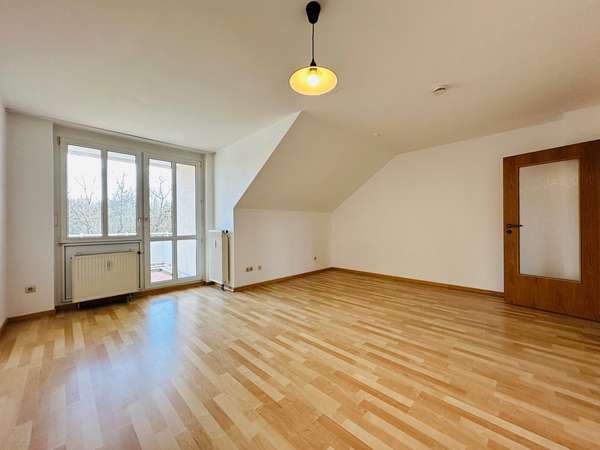 Schöne 2,5 Zimmer Dachgeschoßwohnung in sehr guter Lage