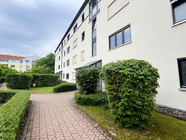 Schöne, ruhige 2 Zimmer Wohnung mit sonnigem Süd-Balkon