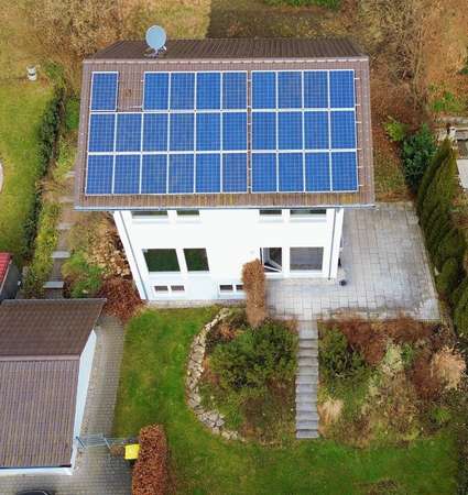 Modernes, nachhaltiges Haus mit fünf Zimmern und traumhaftem Garten in Finning