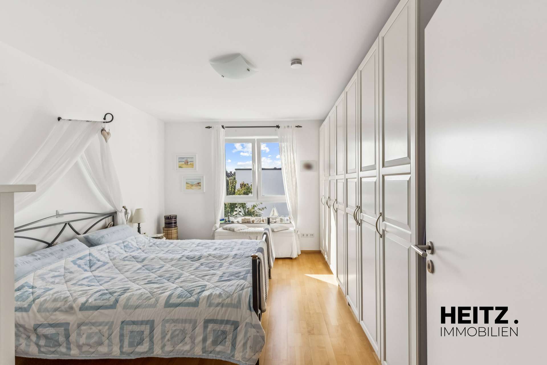 Schlafzimmer 1