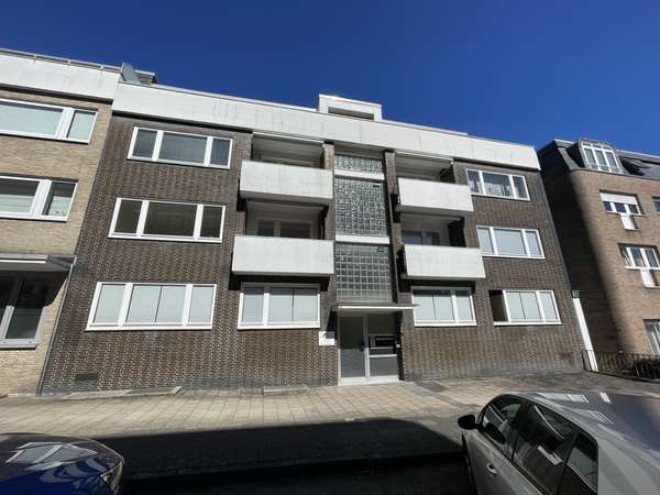 Wohn- und Geschäftshaus mit sieben Einheiten, Penthouse mit Dachterrasse & Entwicklungspotenzial