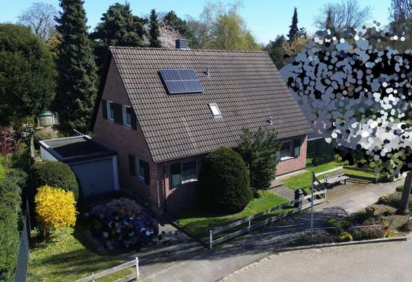 freistehendes Einfamilienhaus mit großem Garten in Düsseldorf-Angermund