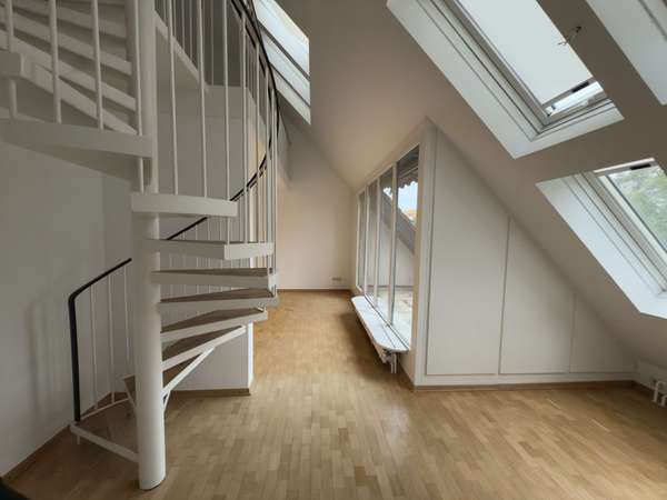 Großzügige Maisonette-Wohnung mit Dachterrasse und TG-Stellplatz am Zooviertel