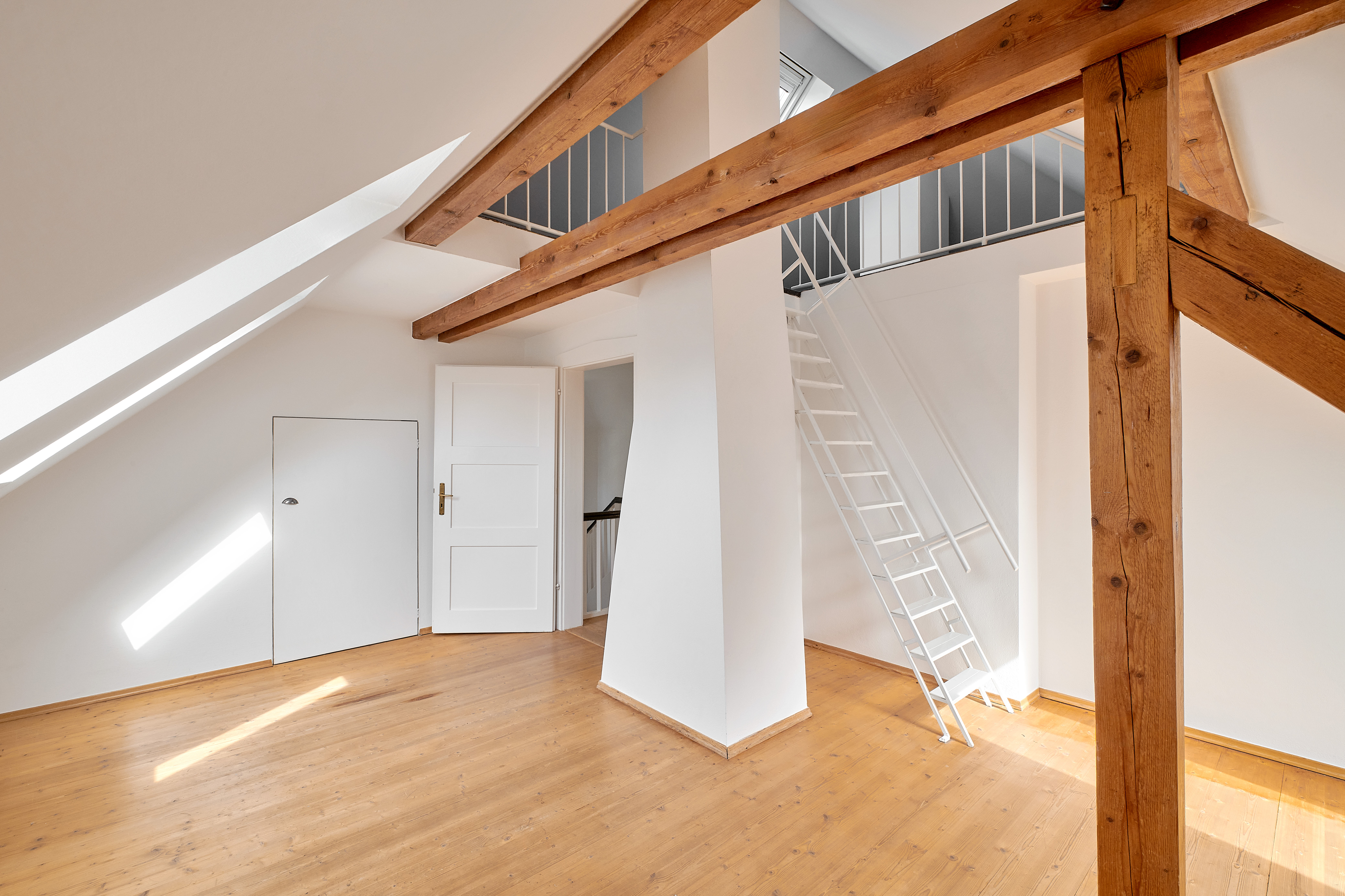 6 Bedroom Villa/Townhouse's Image 4