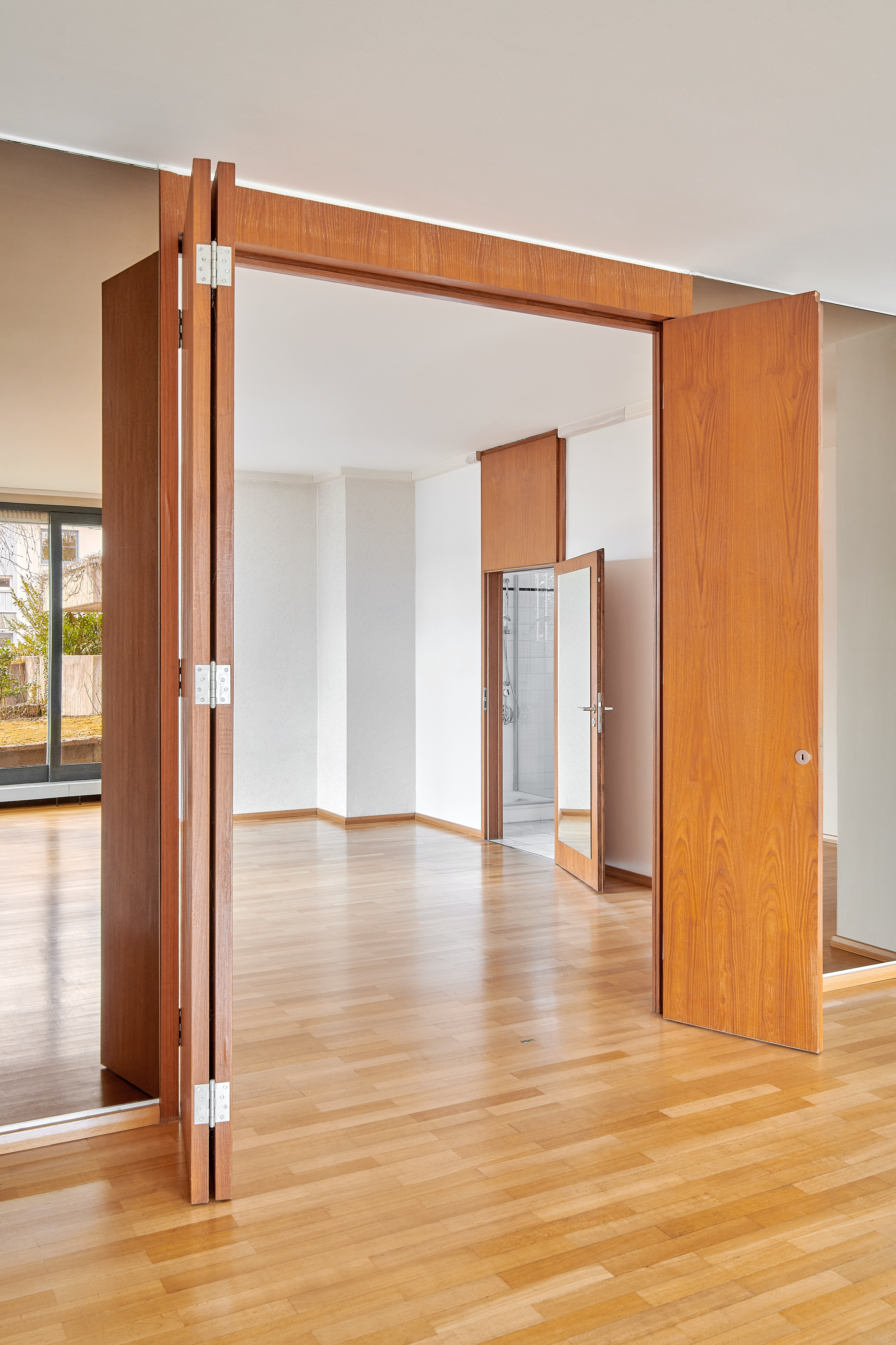 5 Bedroom Single Family Home/House's Image 3