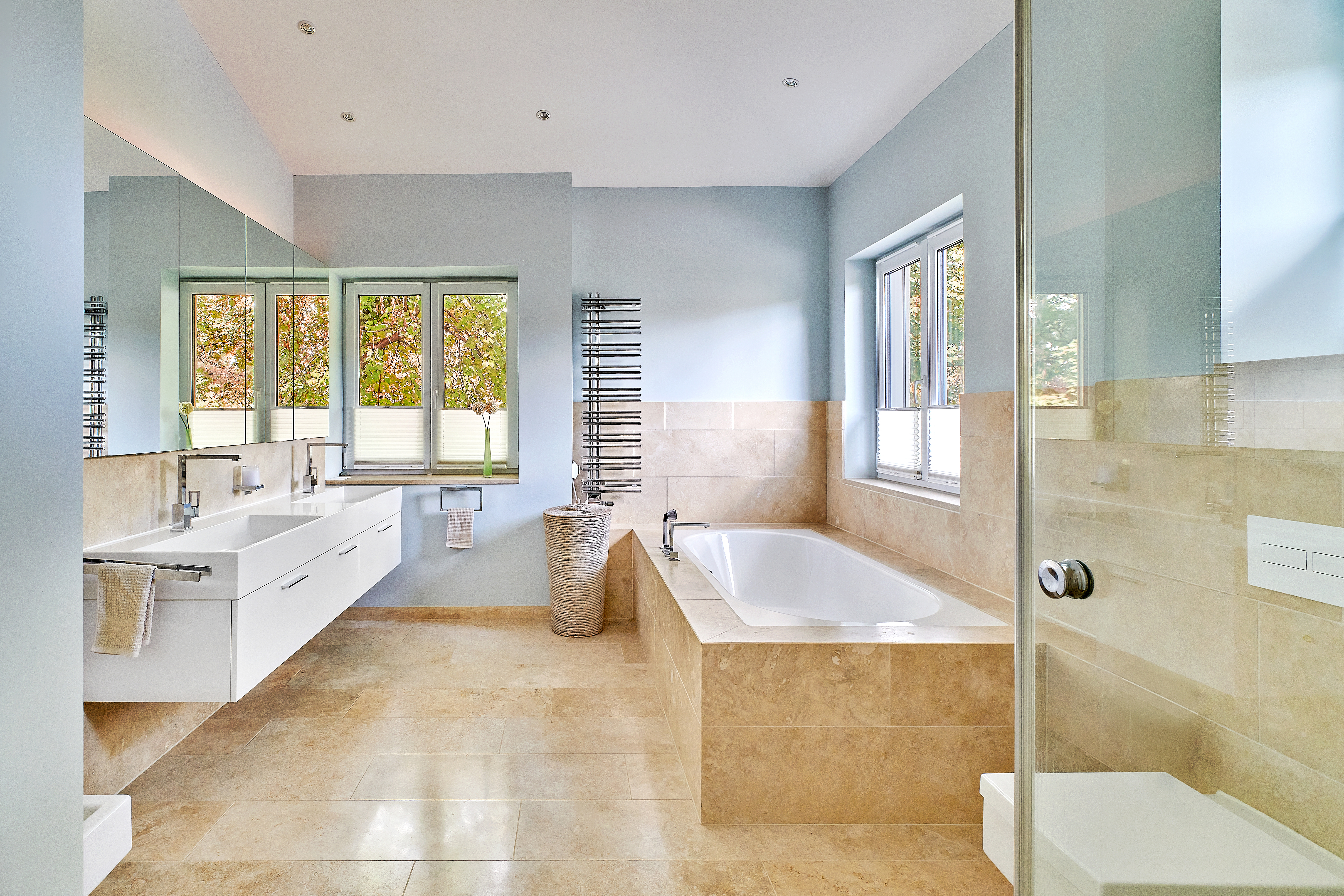 5 Bedroom Single Family Home/House's Image 3