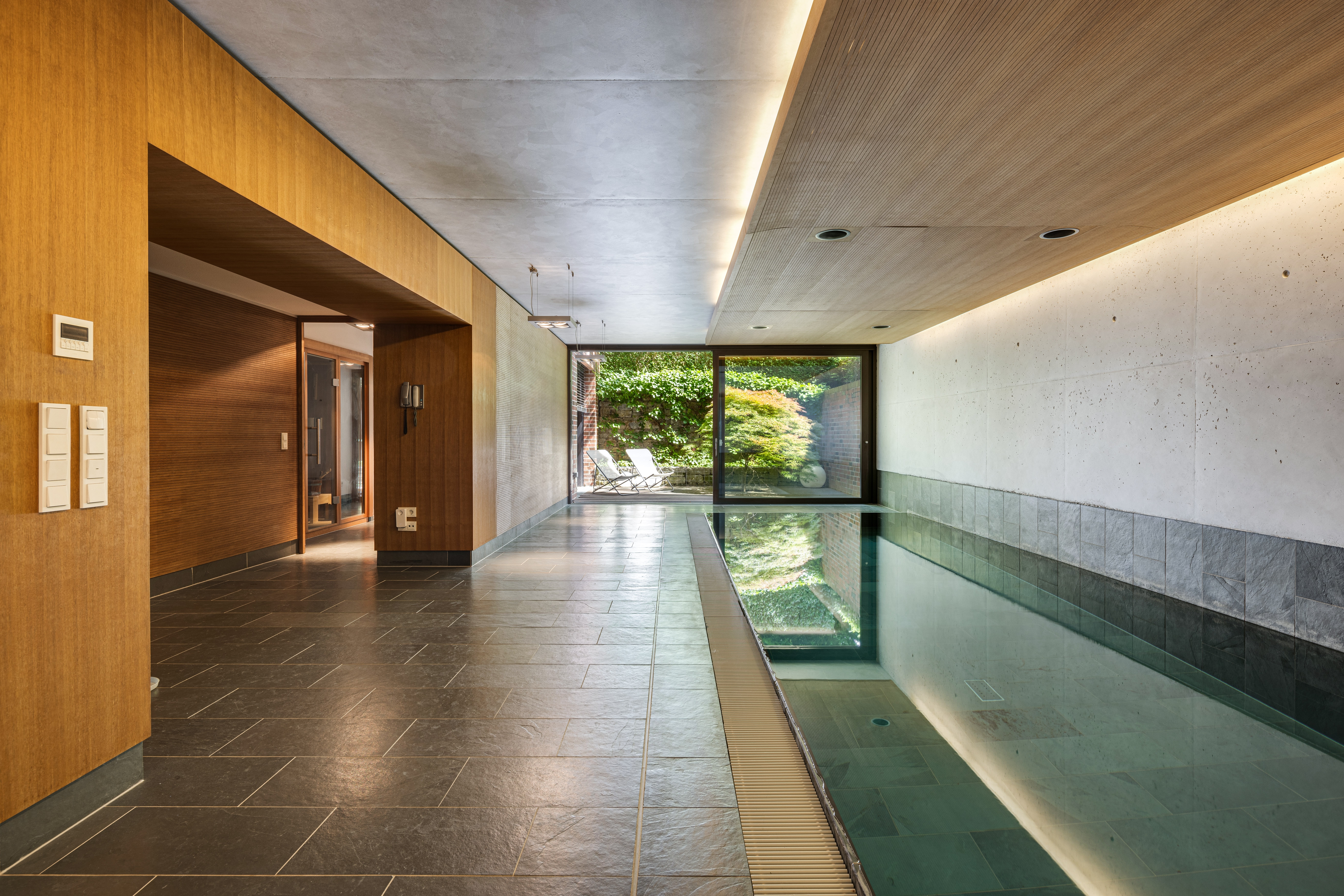 5 Bedroom Single Family Home/House's Image 11