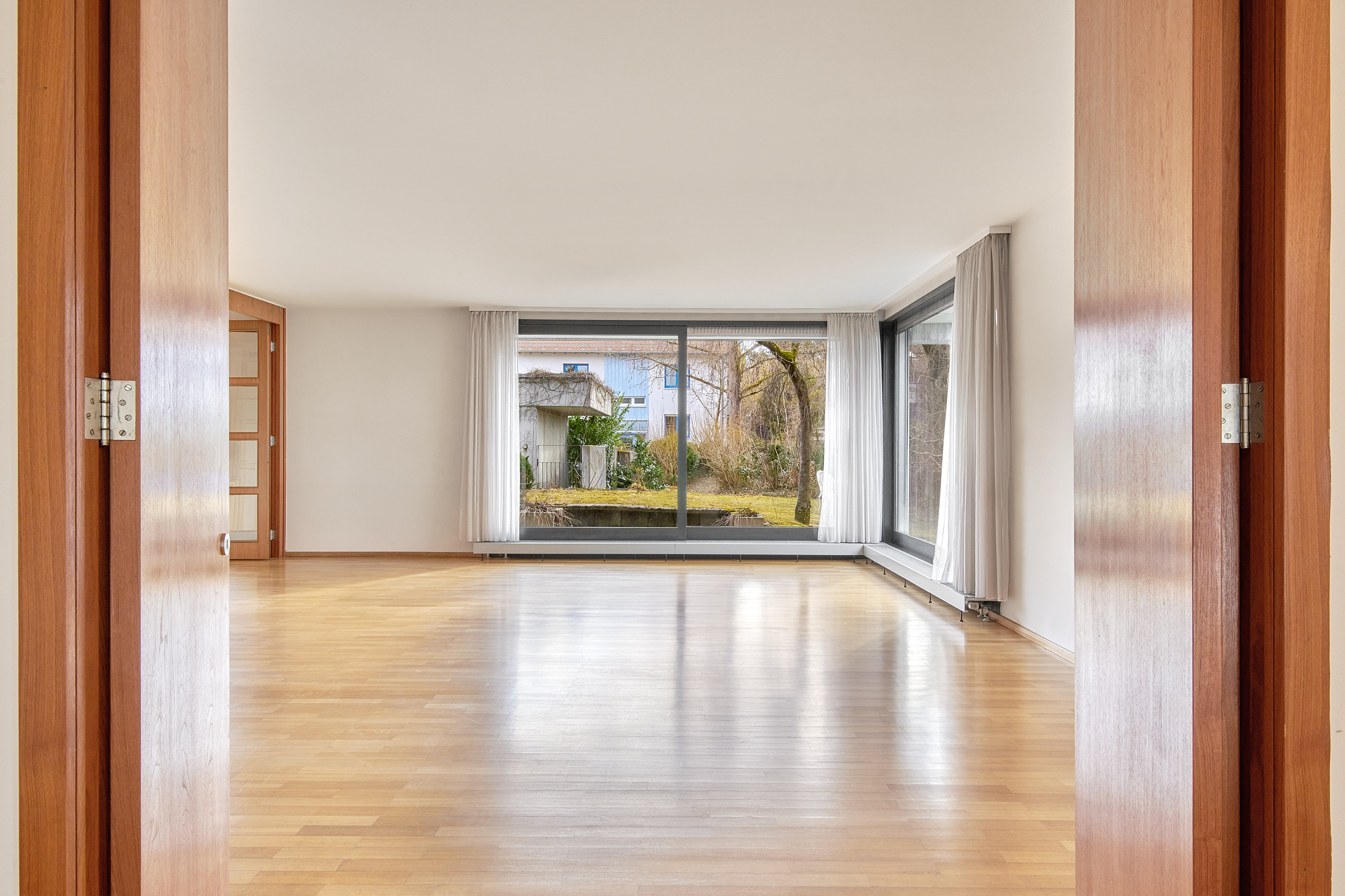 5 Bedroom Single Family Home/House's Image 4