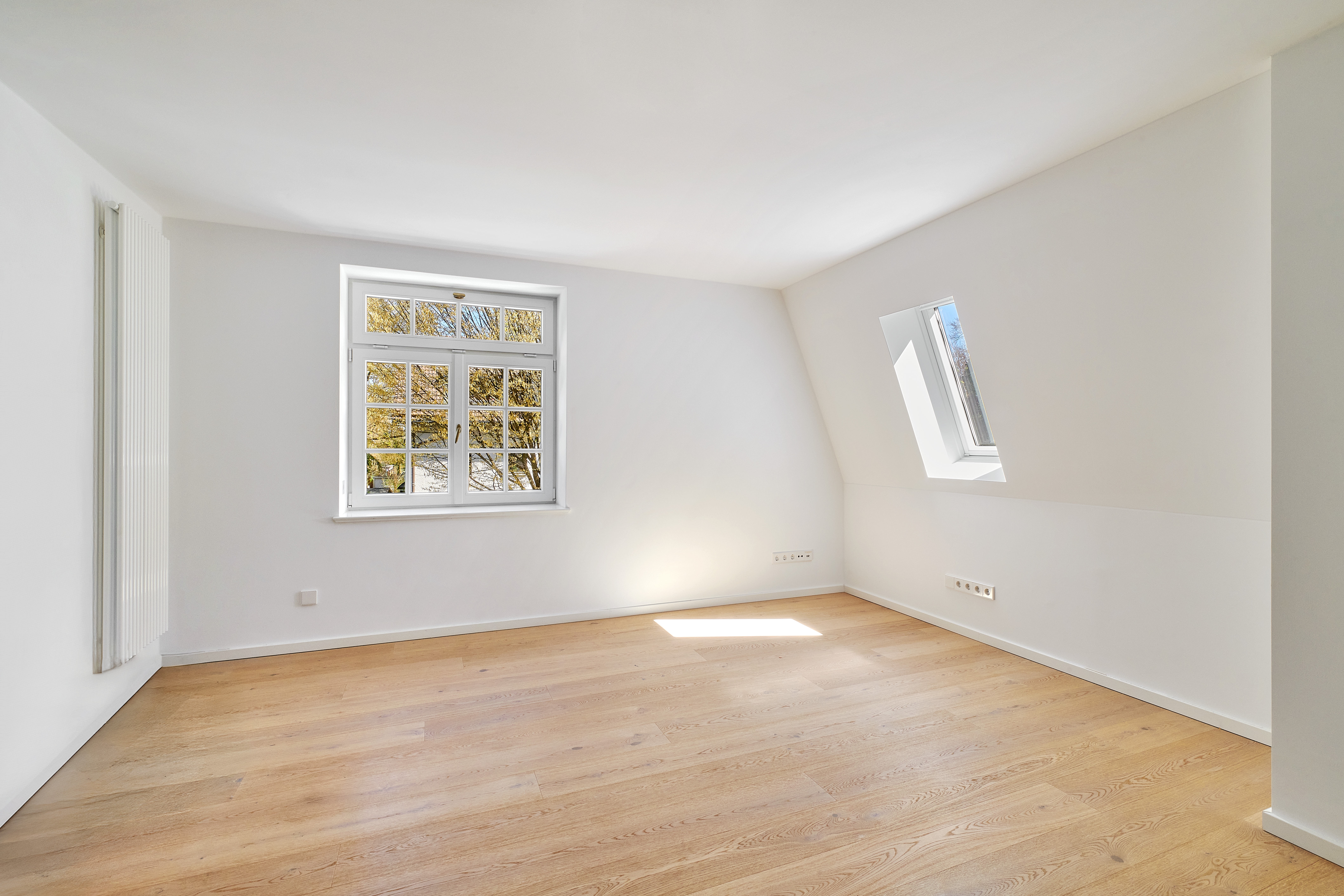 https://images.propstack.de/photos/Yp2uaEZP3kXRmDm3ZZ6U86gr/photo/68Am4B1dUpRZUTKrvUpy15WR/HS%201860%20-%20Zimmer%201%20OG.jpg