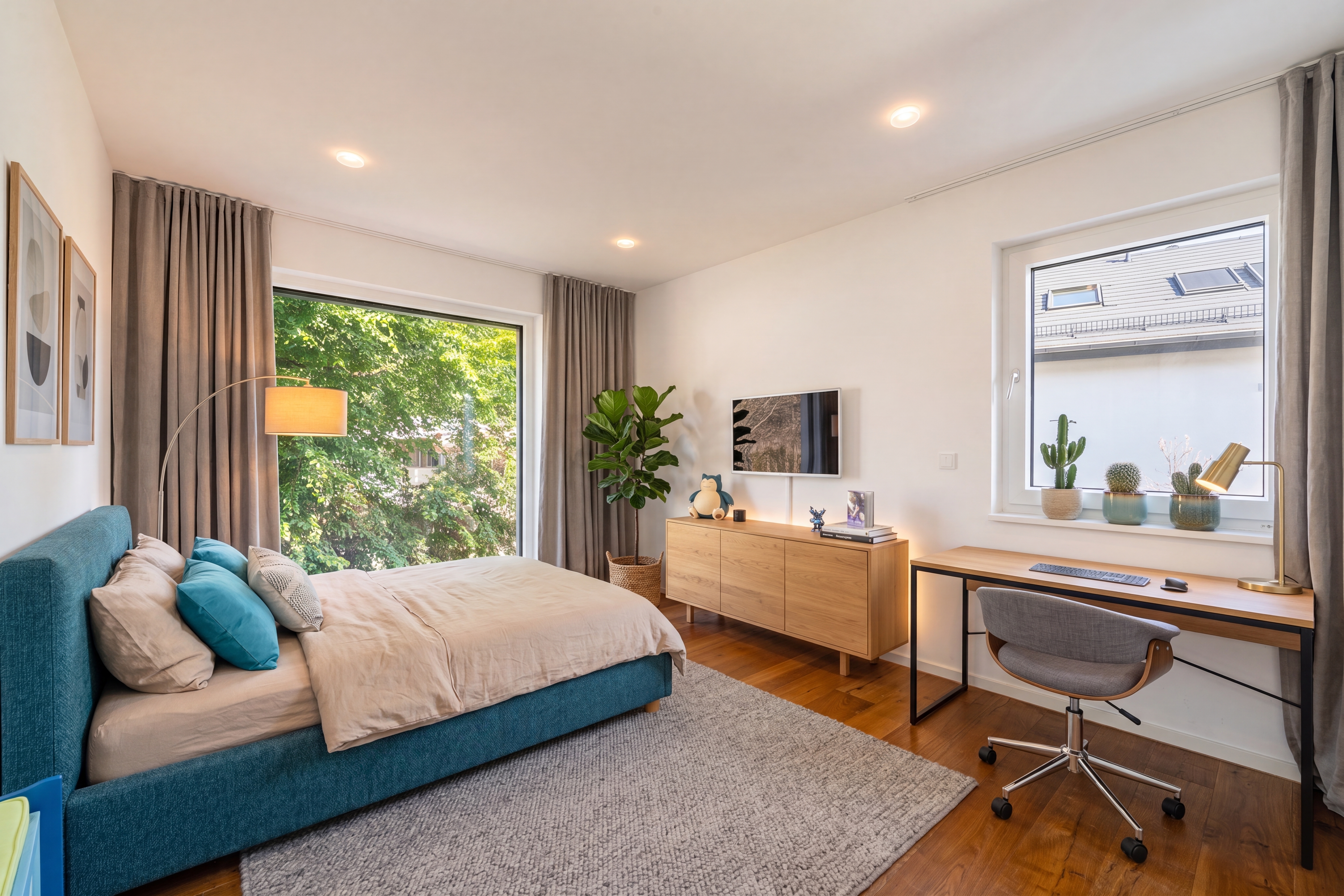 4 Bedroom Single Family Home/House's Image 4