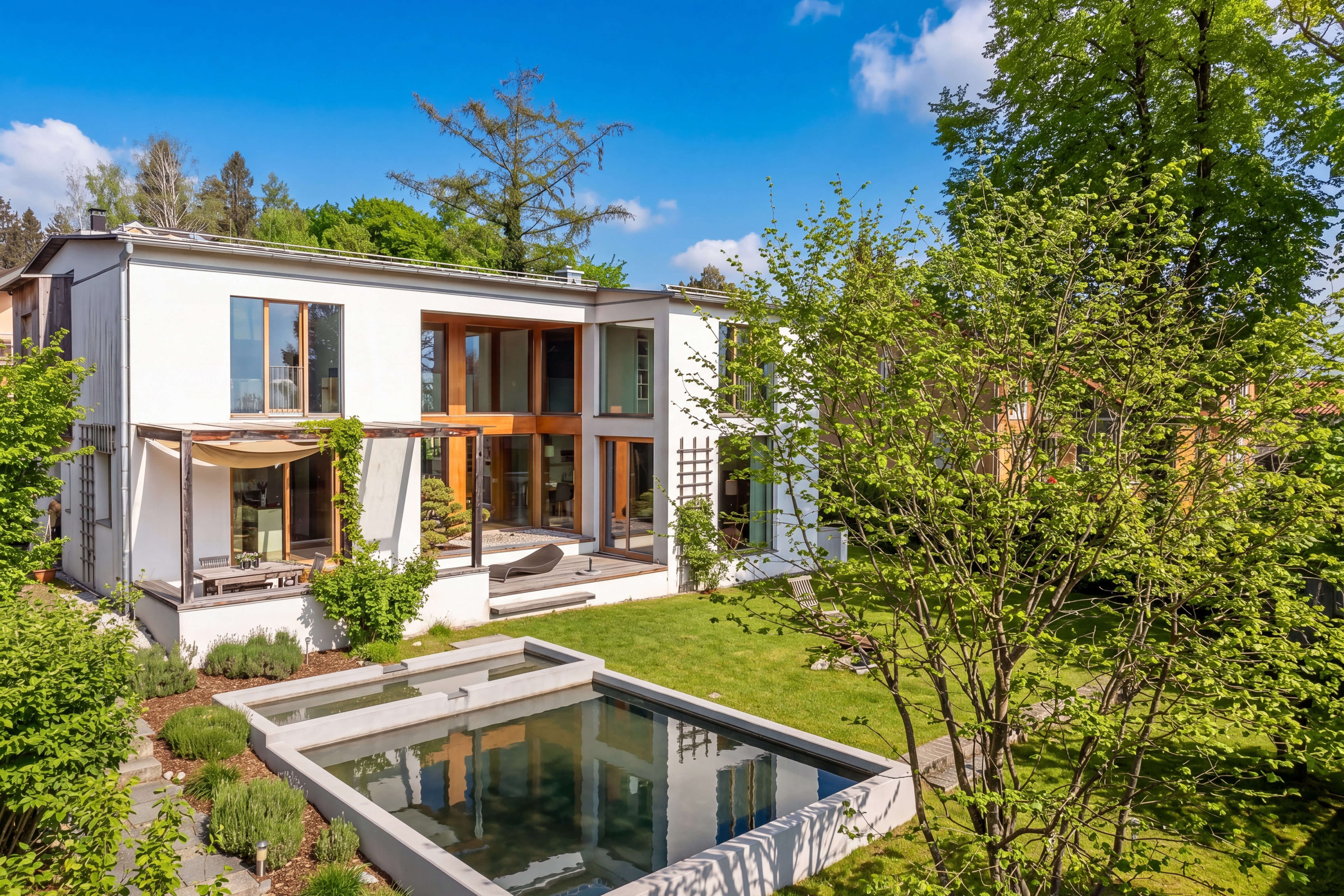 5 Bedroom Single Family Home/House's Image 3