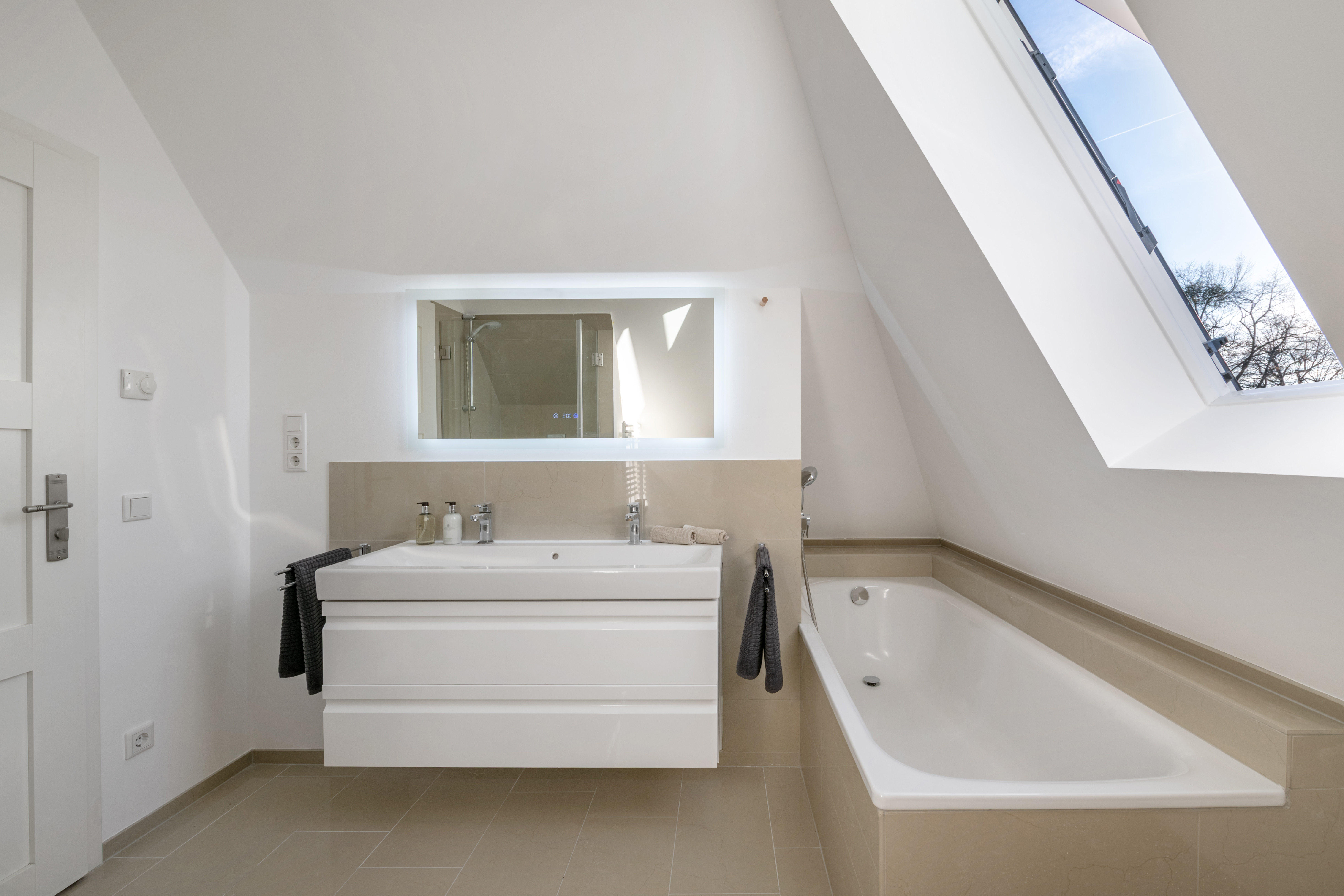 2 Bedroom Apartment/Flat's Image 4
