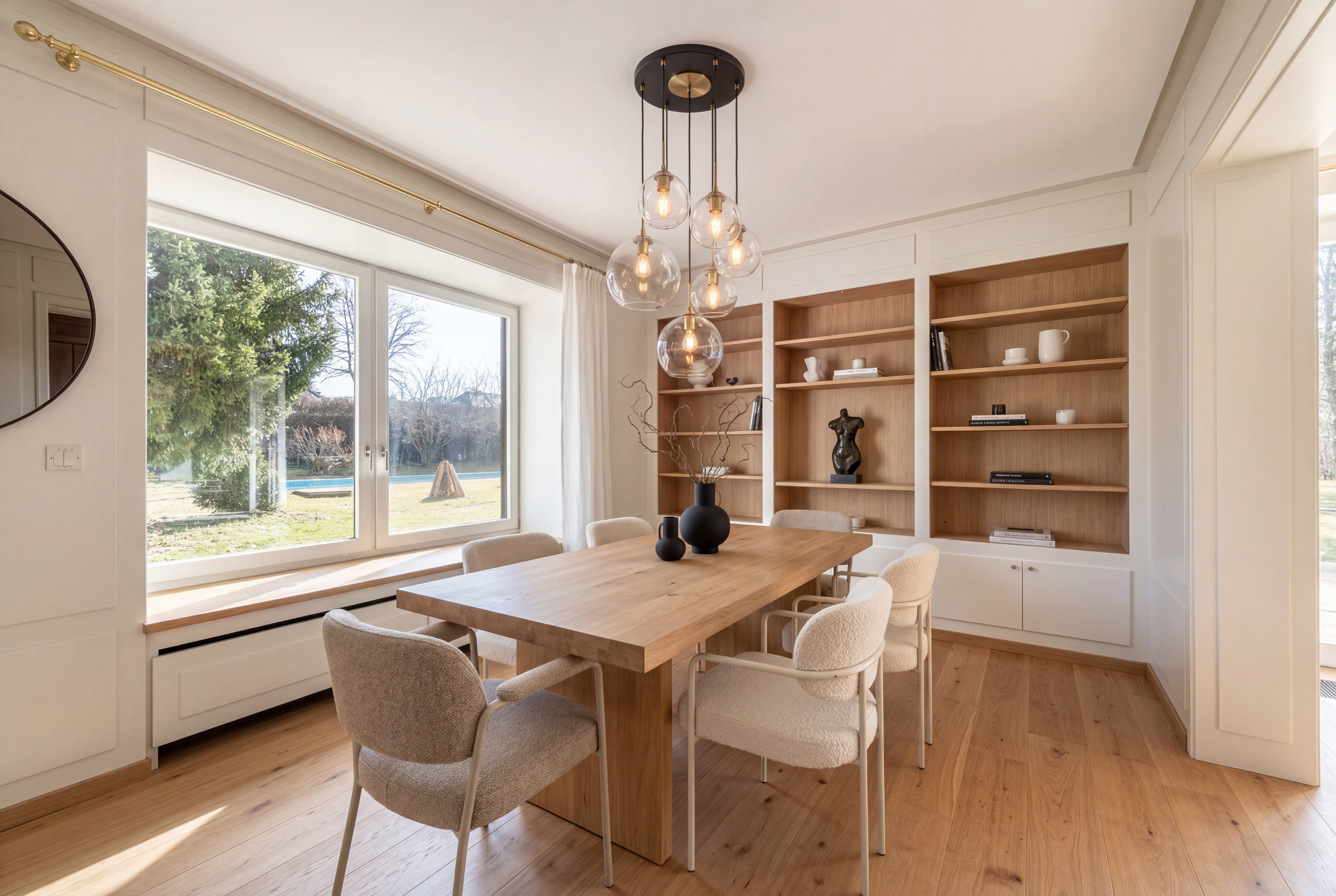 6 Bedroom Single Family Home/House's Image 4