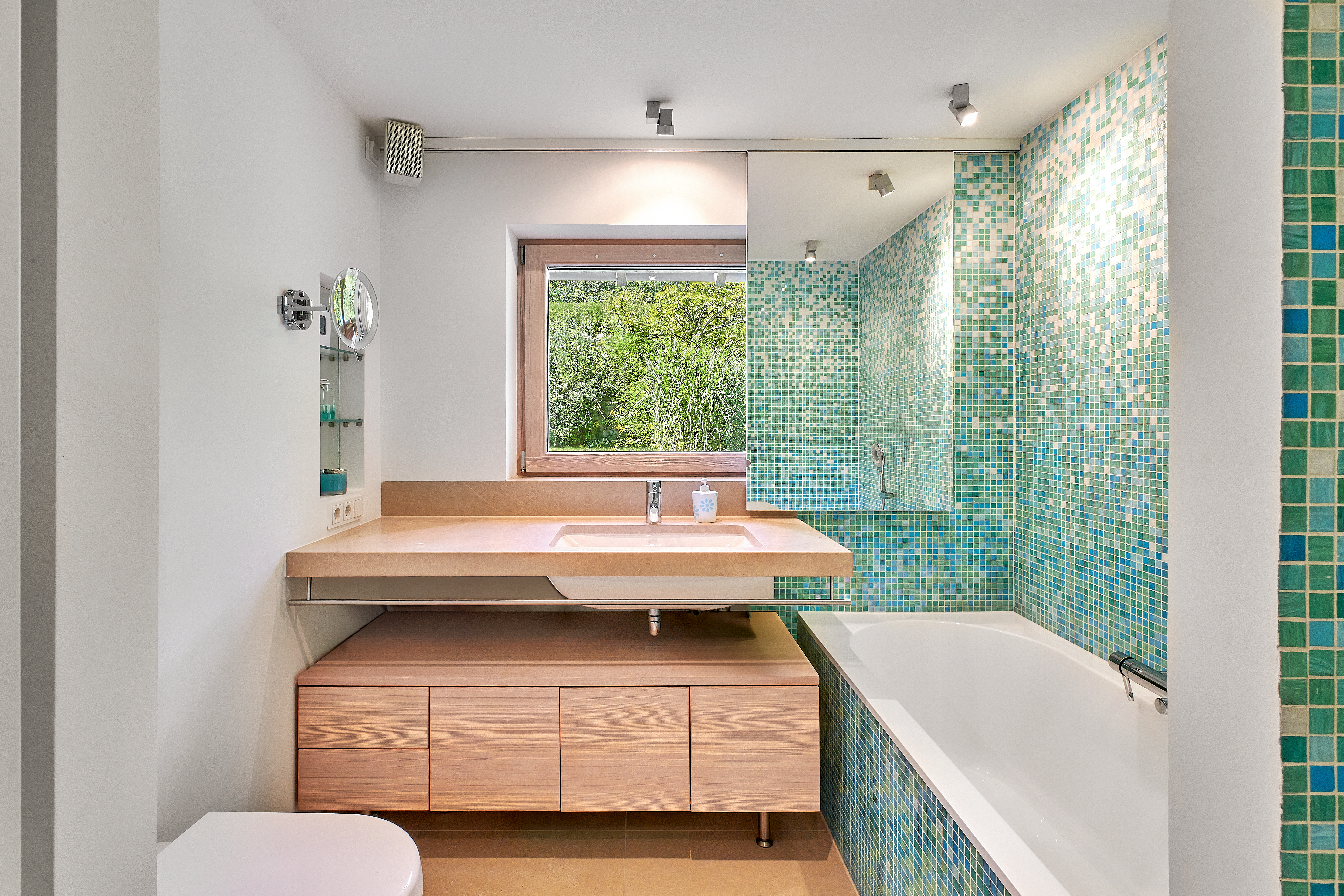 4 Bedroom Single Family Home/House's Image 5