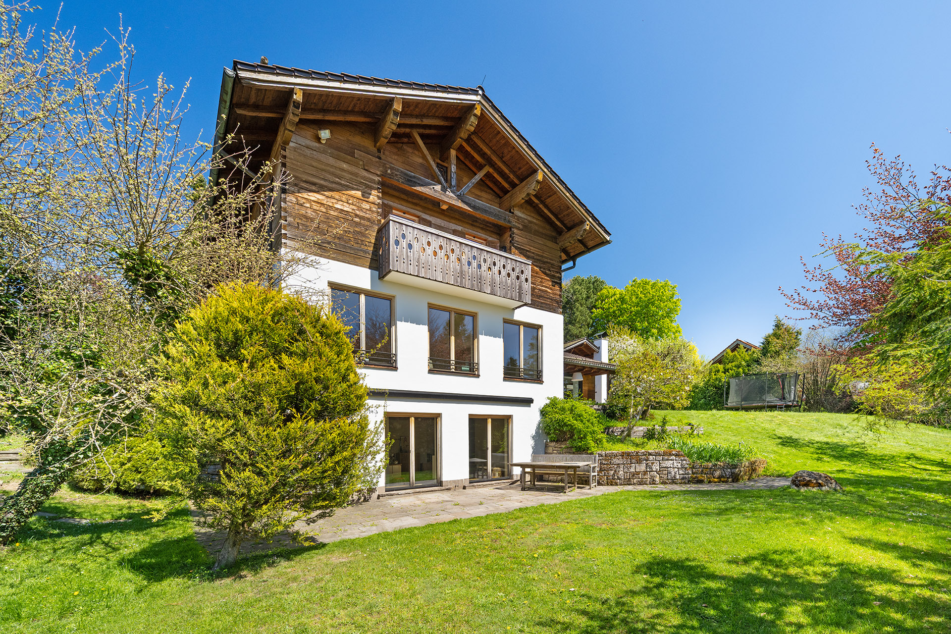 5 Bedroom Single Family Home/House's Image 9