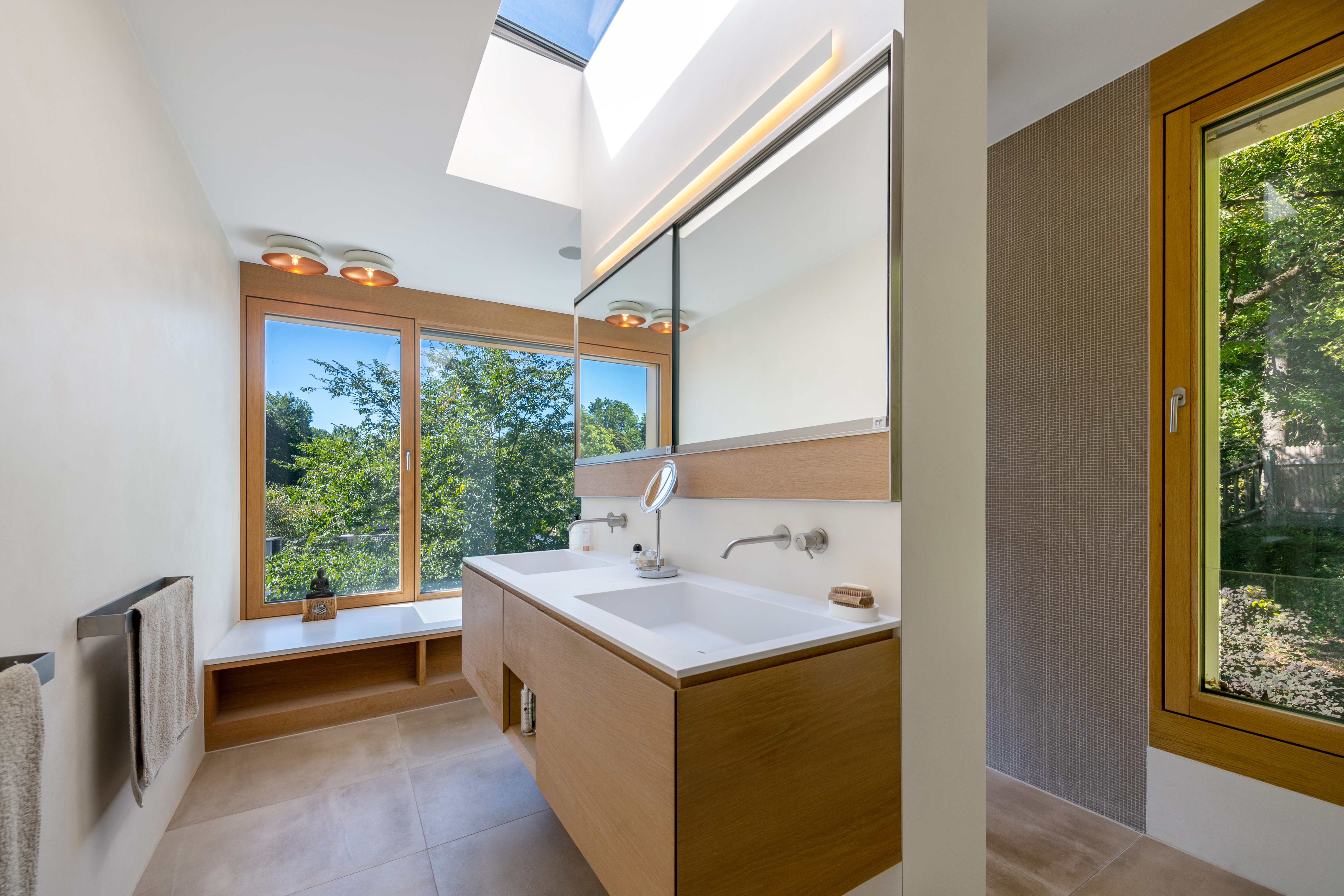 4 Bedroom Single Family Home/House's Image 9