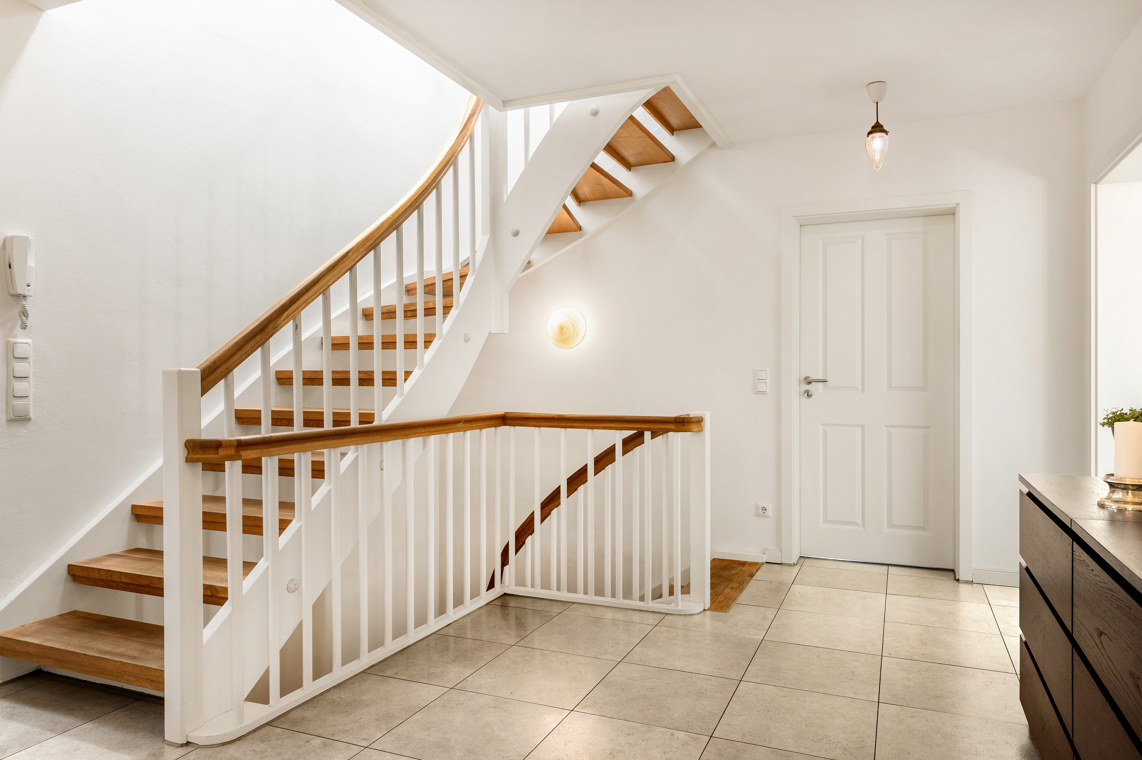5 Bedroom Single Family Home/House's Image 4