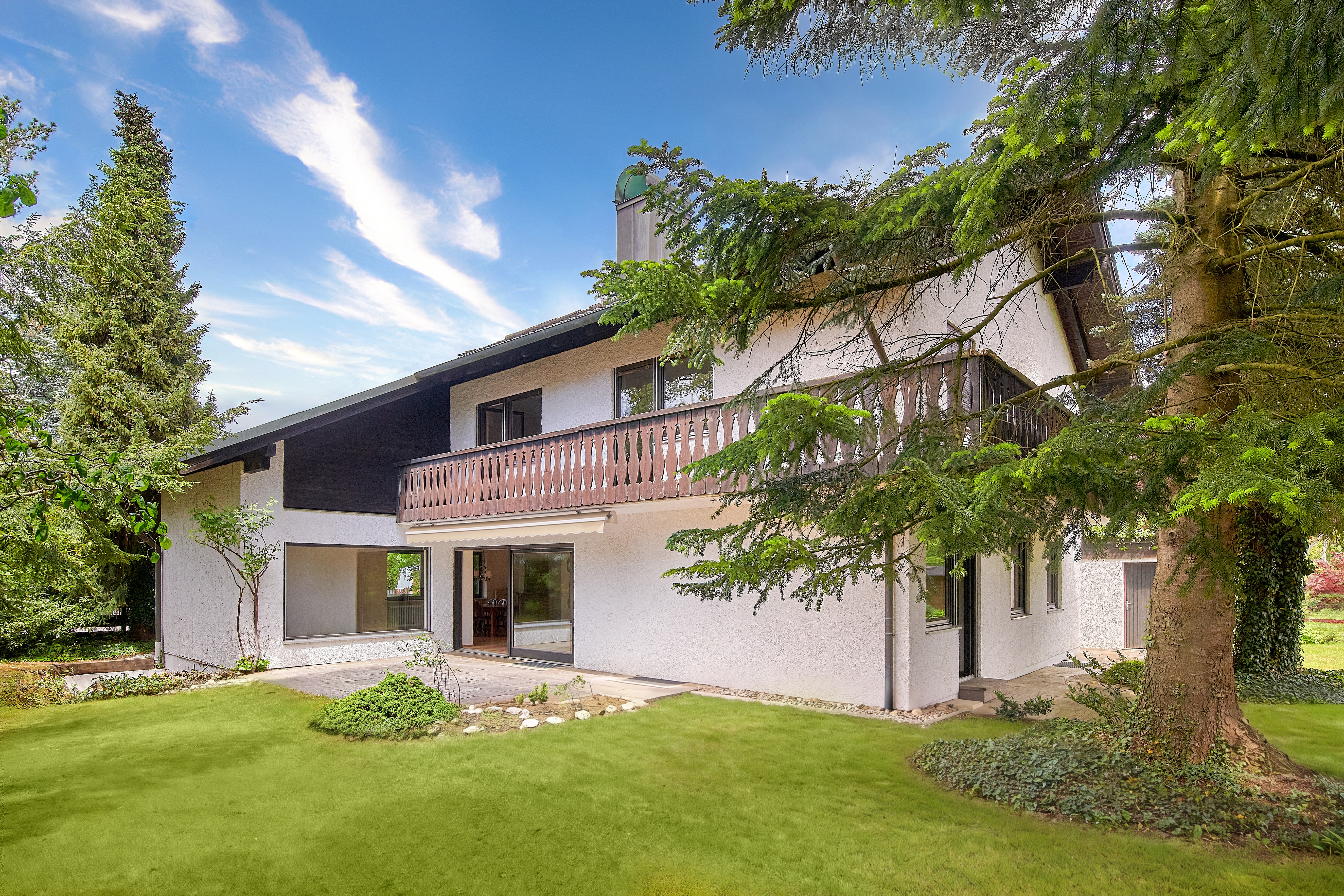 6 Bedroom Single Family Home/House's Image 4