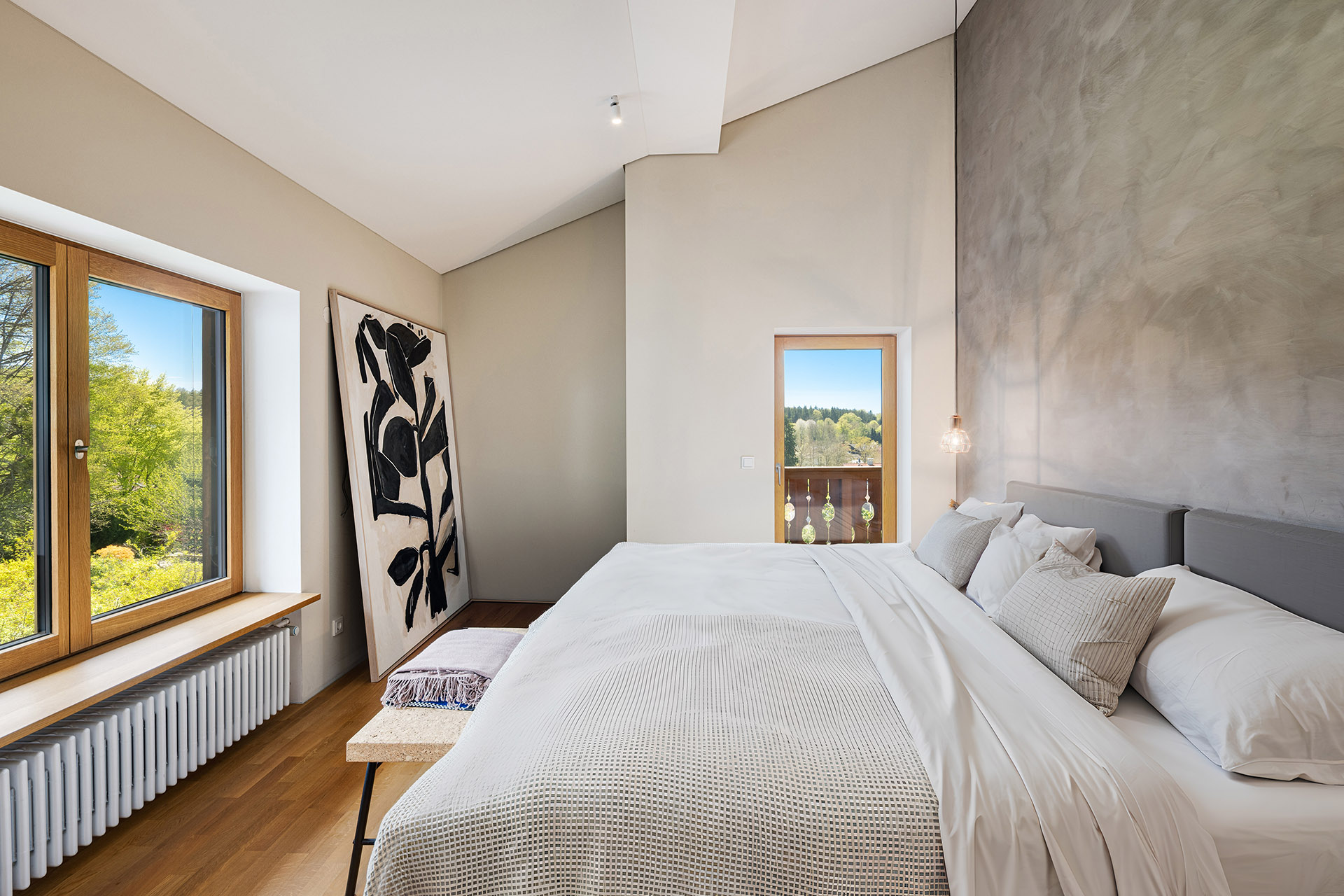 5 Bedroom Single Family Home/House's Image 4